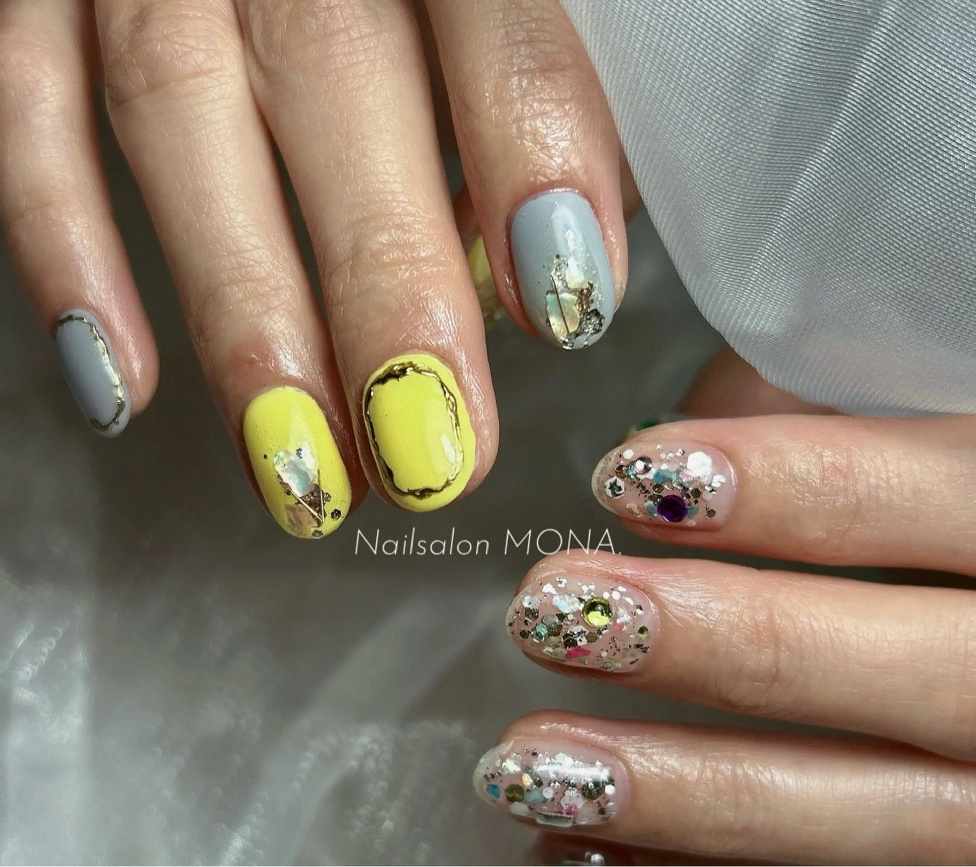 ネイル ニュアンスネイル 黄色 ハンドネイル Nailsalon MONA.のネイルデザイン