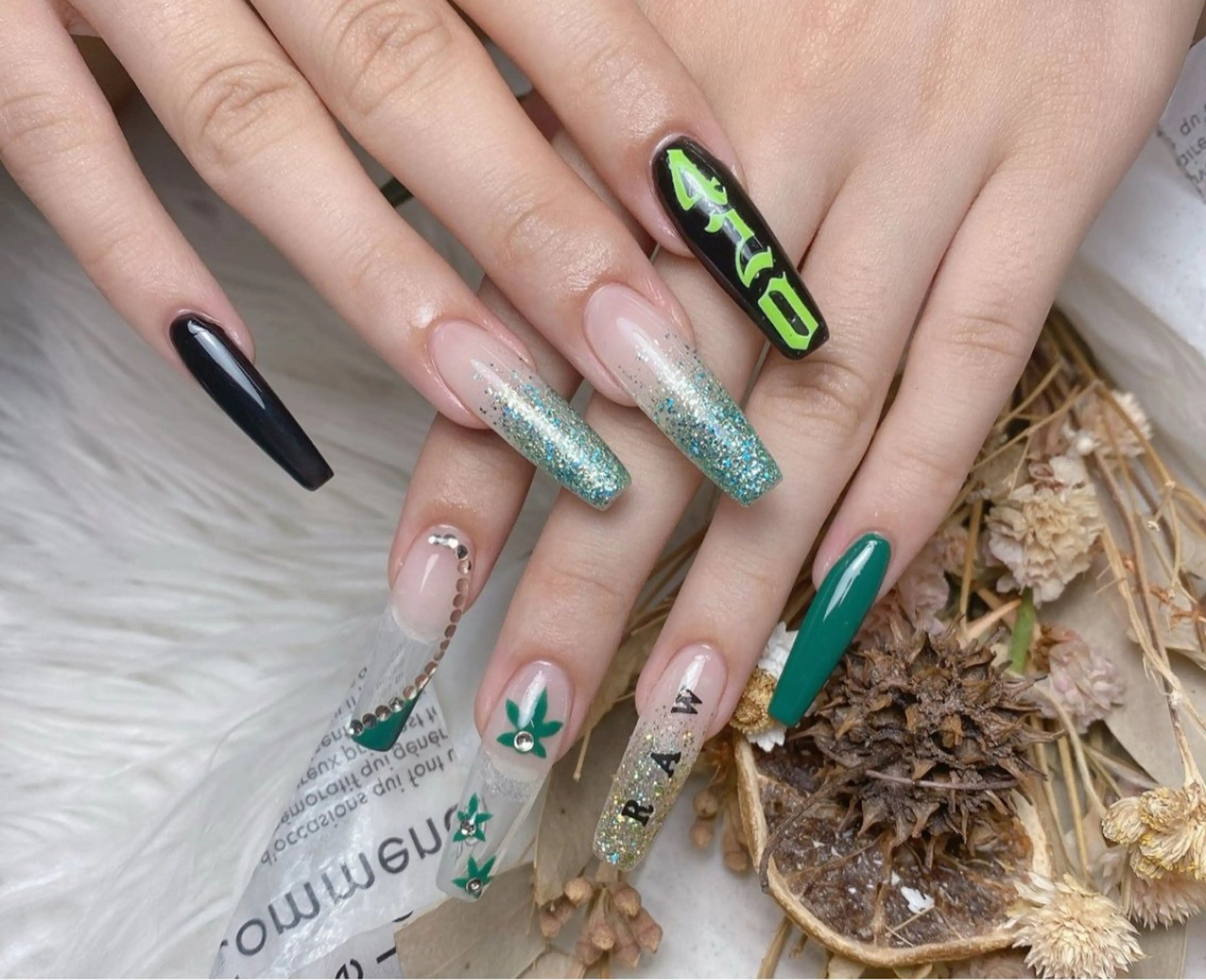 ネイル 成人式 韓国ネイル オフィスネイル ハンドネイル ハンドケア cat‘s nail🐈‍⬛のネイルデザイン