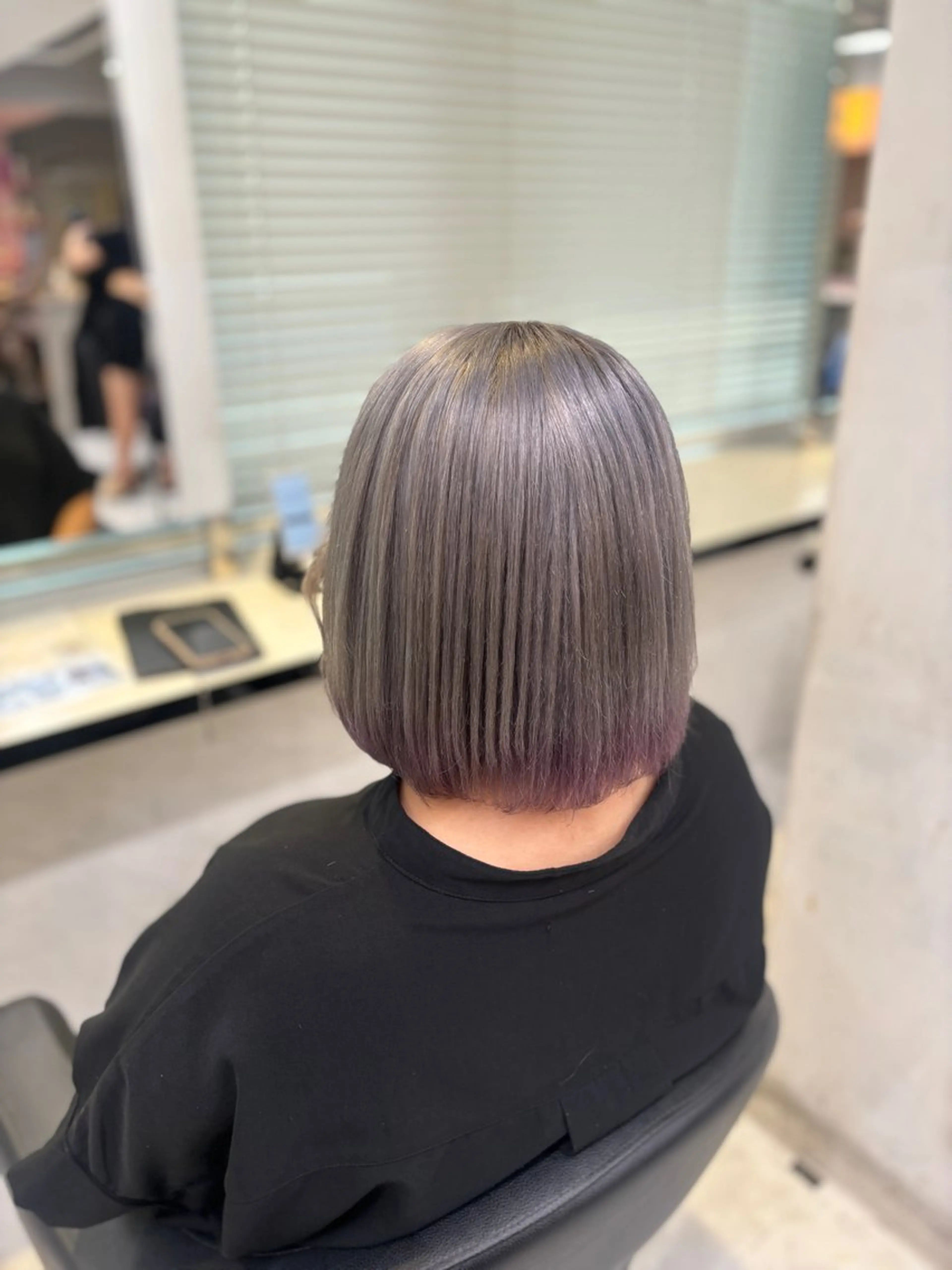 ロング カラー ブリーチ デザインカラー ダブルカラー シルバー ヘアカラー トリートメント 💙ハイトーン韓国風 色白ヘア💙manaのヘアスタイル