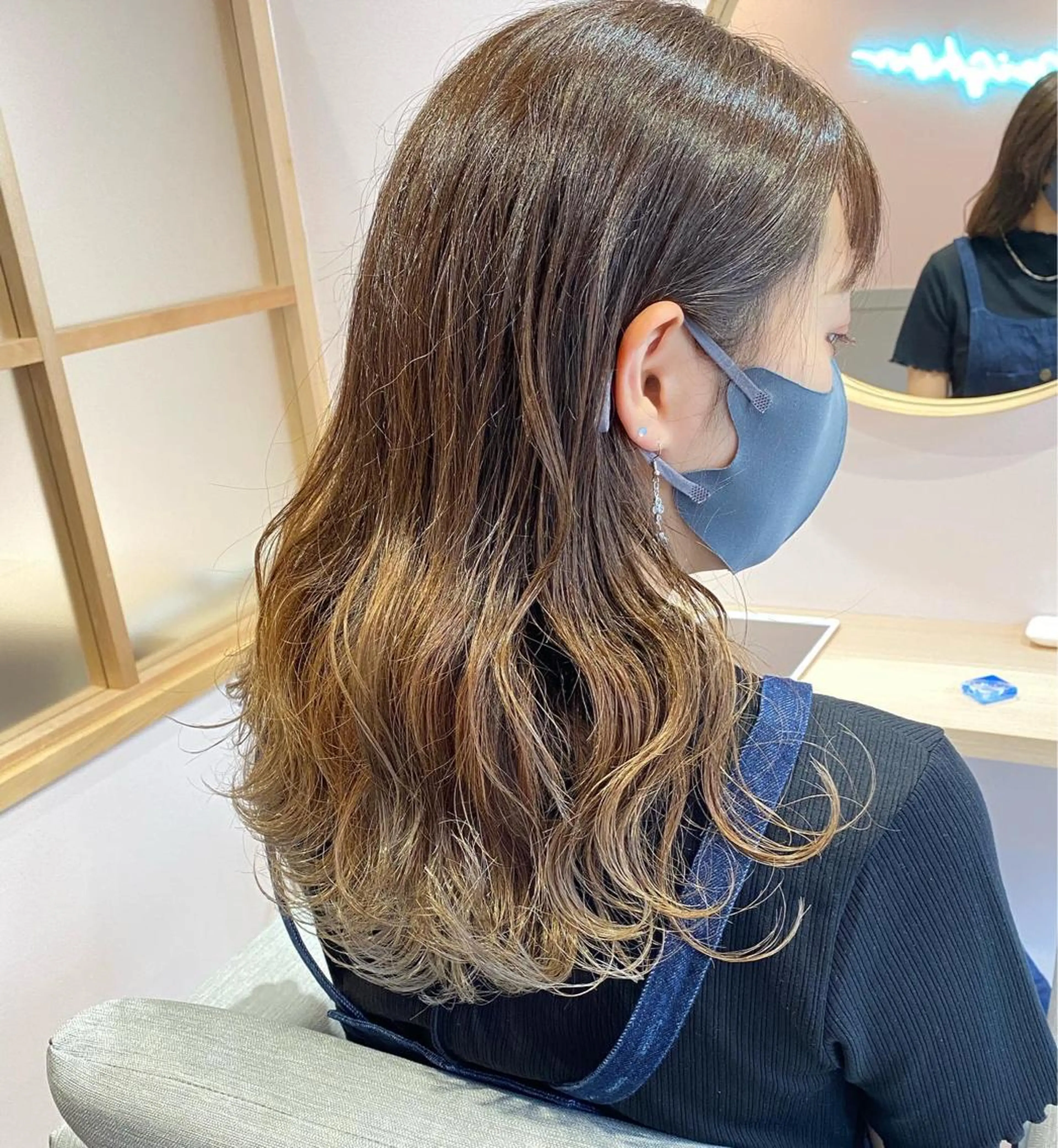 セミロング カラー ベージュカラー ブリーチ グラデーションカラー ヘアカラー トリートメント nagisa /縮毛矯正のヘアスタイル