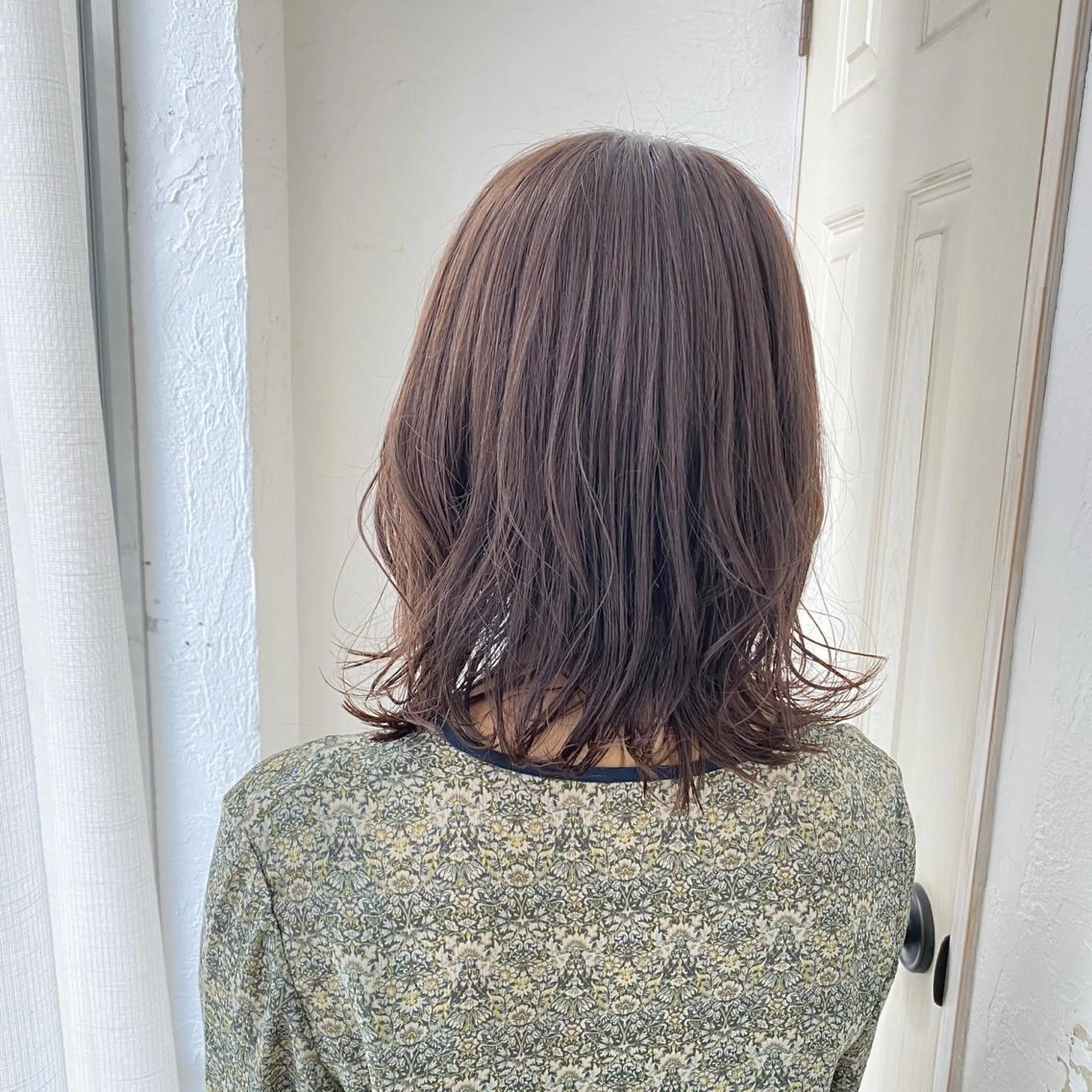 ミディアム カラー グレージュ 🍑もも 🍑のヘアスタイル