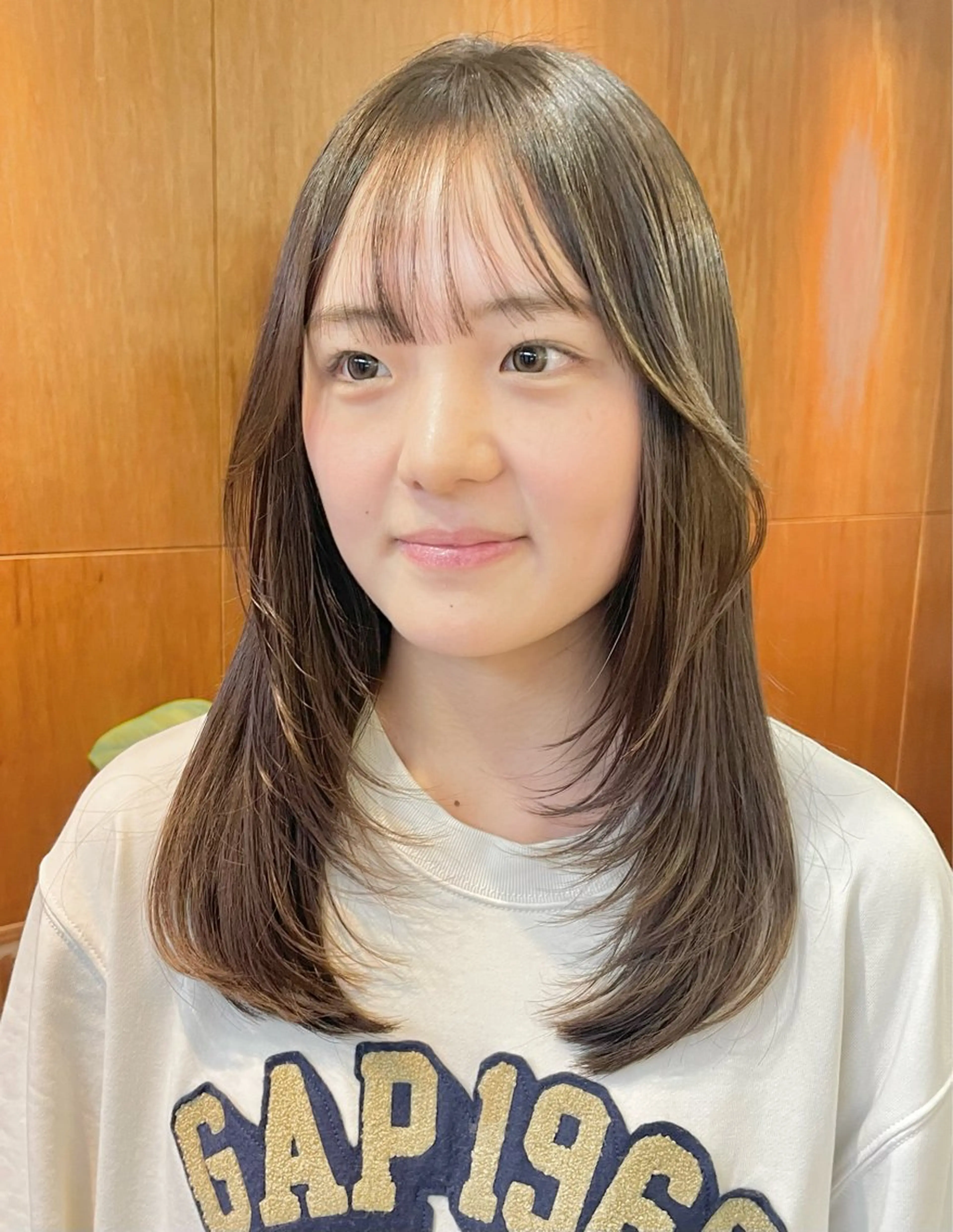セミロング 顔まわりレイヤー レイヤーカット カット ヘッドスパ yukii しまむら のぞみのヘアスタイル