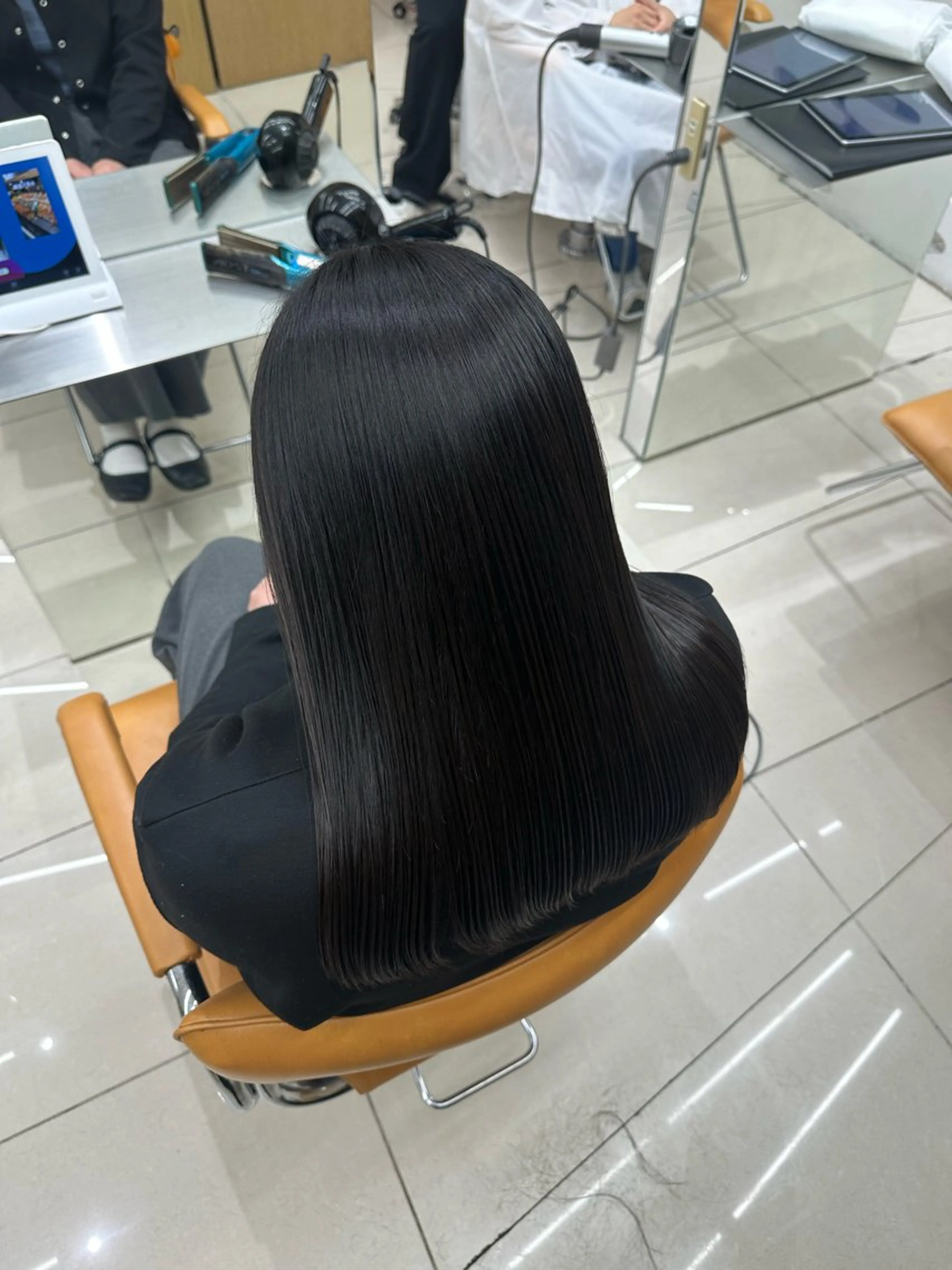 セミロング パーマ 縮毛矯正 髪質改善× 白髪ぼかし溝江のヘアスタイル