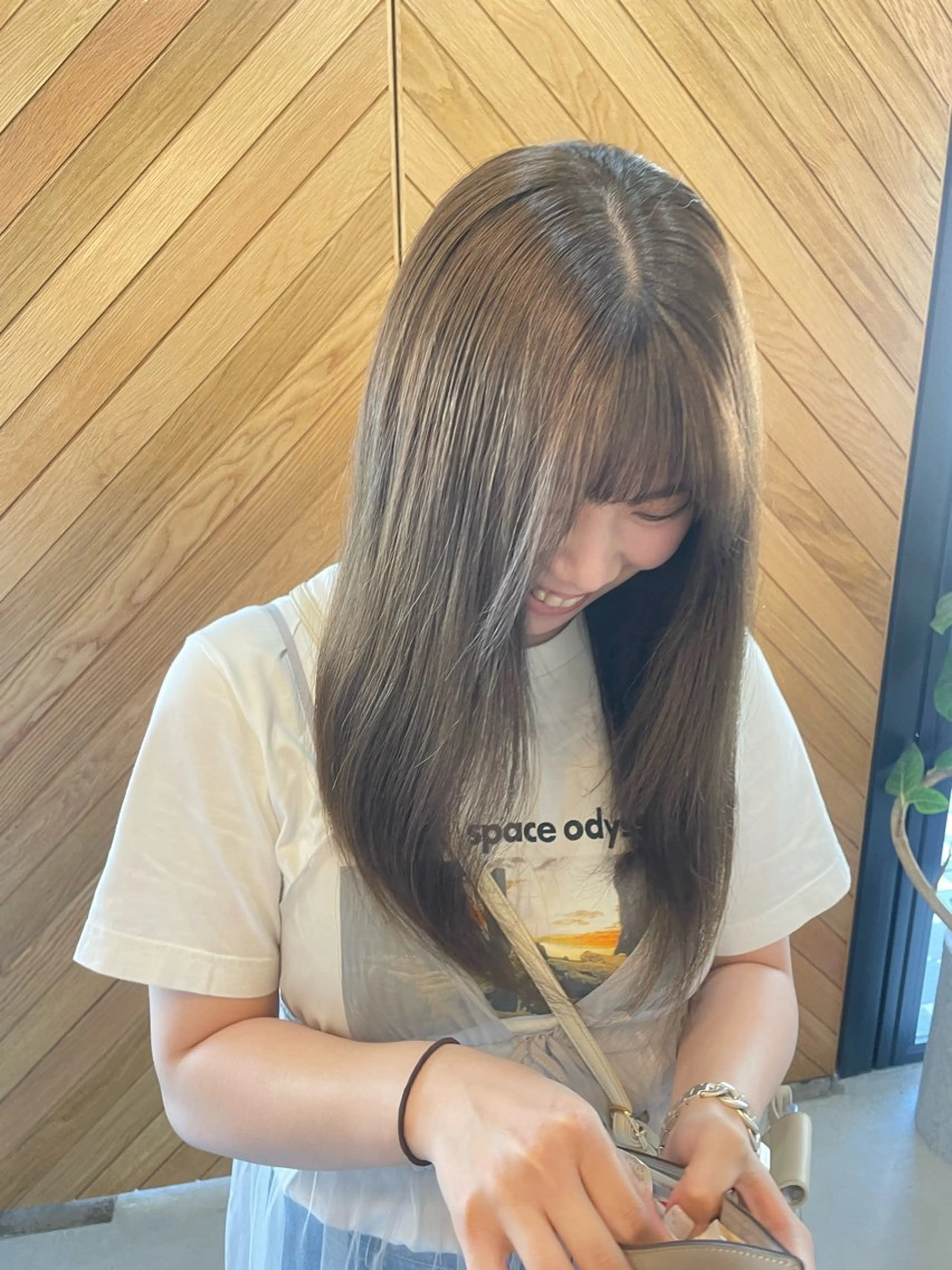 カラー ブリーチ 透明感カラー ブリーチなしカラー オリーブカラー 小久保 里紗のヘアスタイル