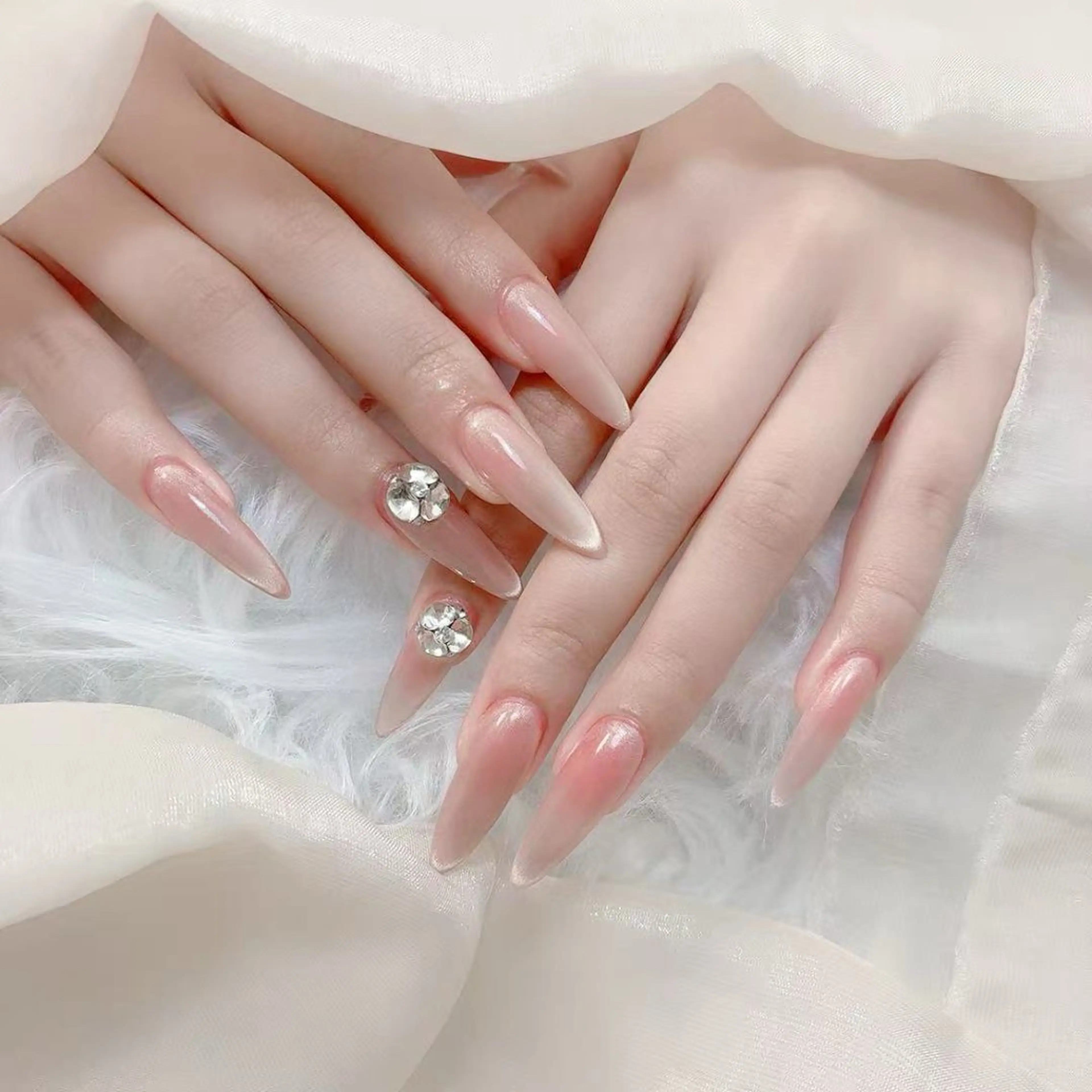 ネイル アニマル柄 チークネイル 成人式 フラッシュネイル フットネイル ハンドネイル B·U Nail大宮 長さだし専門店のネイルデザイン