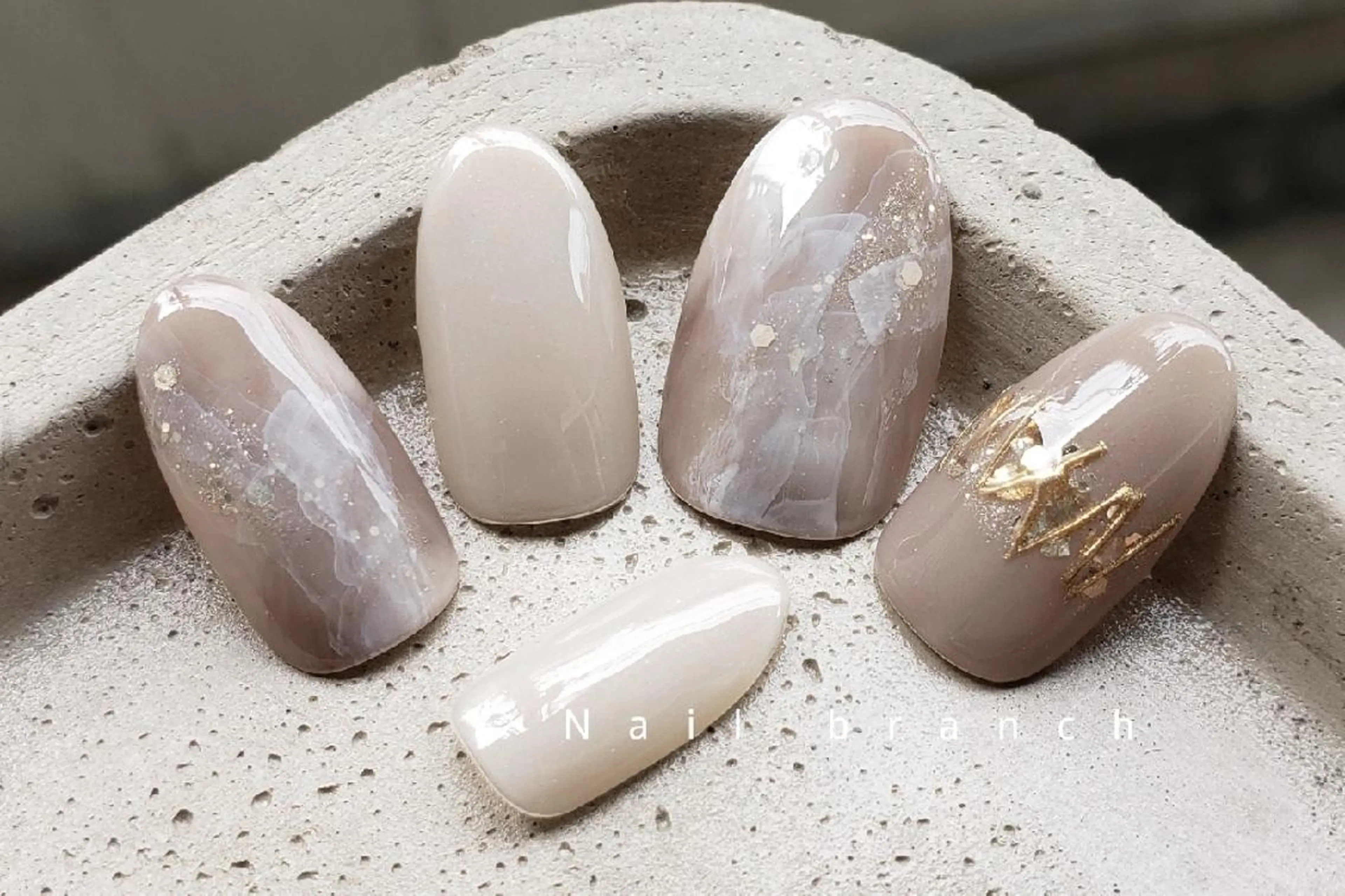 ミディアム カラー パーマ ヘアアレンジ ネイル マツエク・マツパ アイブロウ Nail branchのネイルデザイン