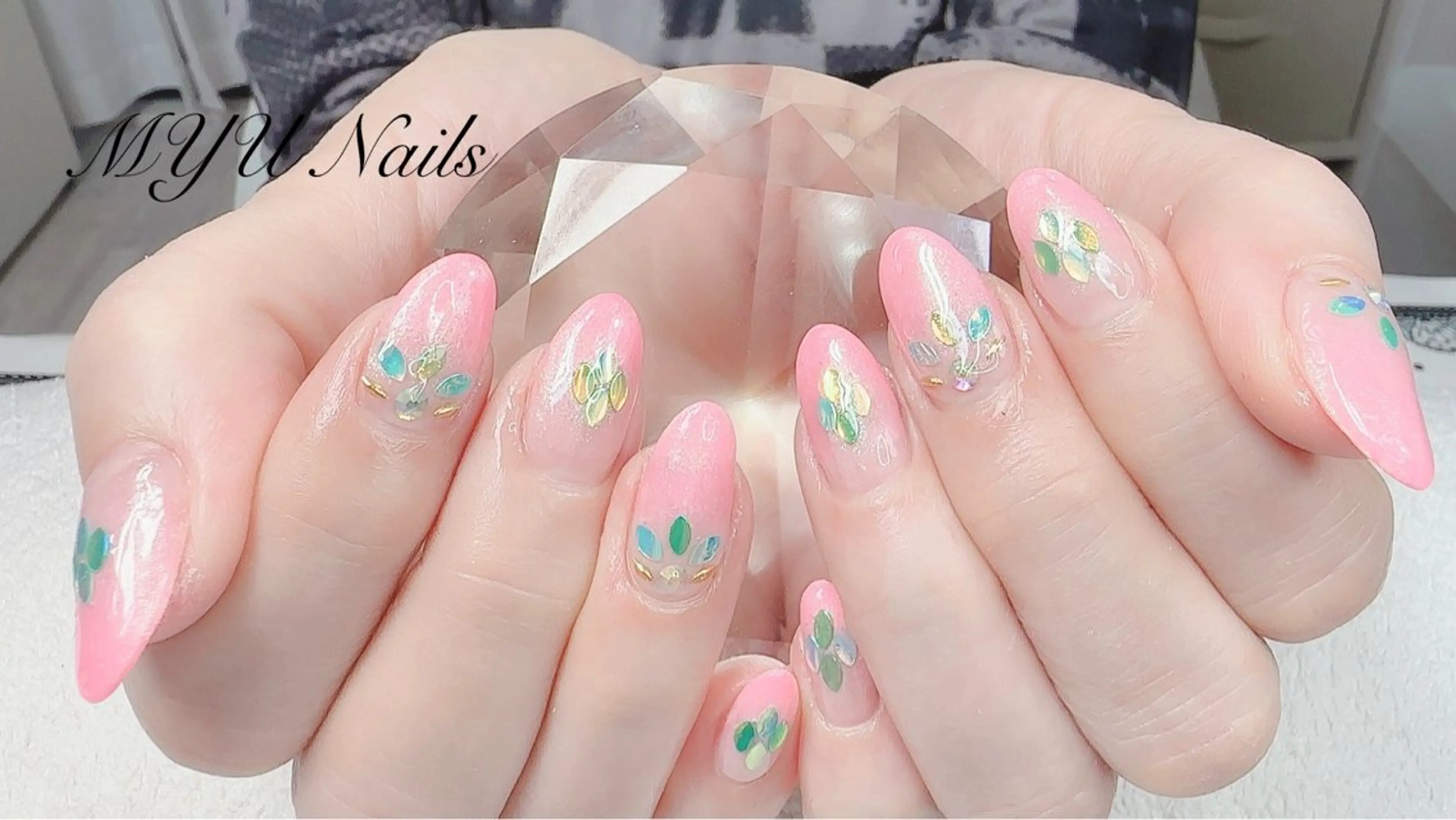 ネイル ジェルネイル グラデーション 持ち込み パラジェル ハンドネイル ニュアンスネイル🌈 MYU Nailsのネイルデザイン