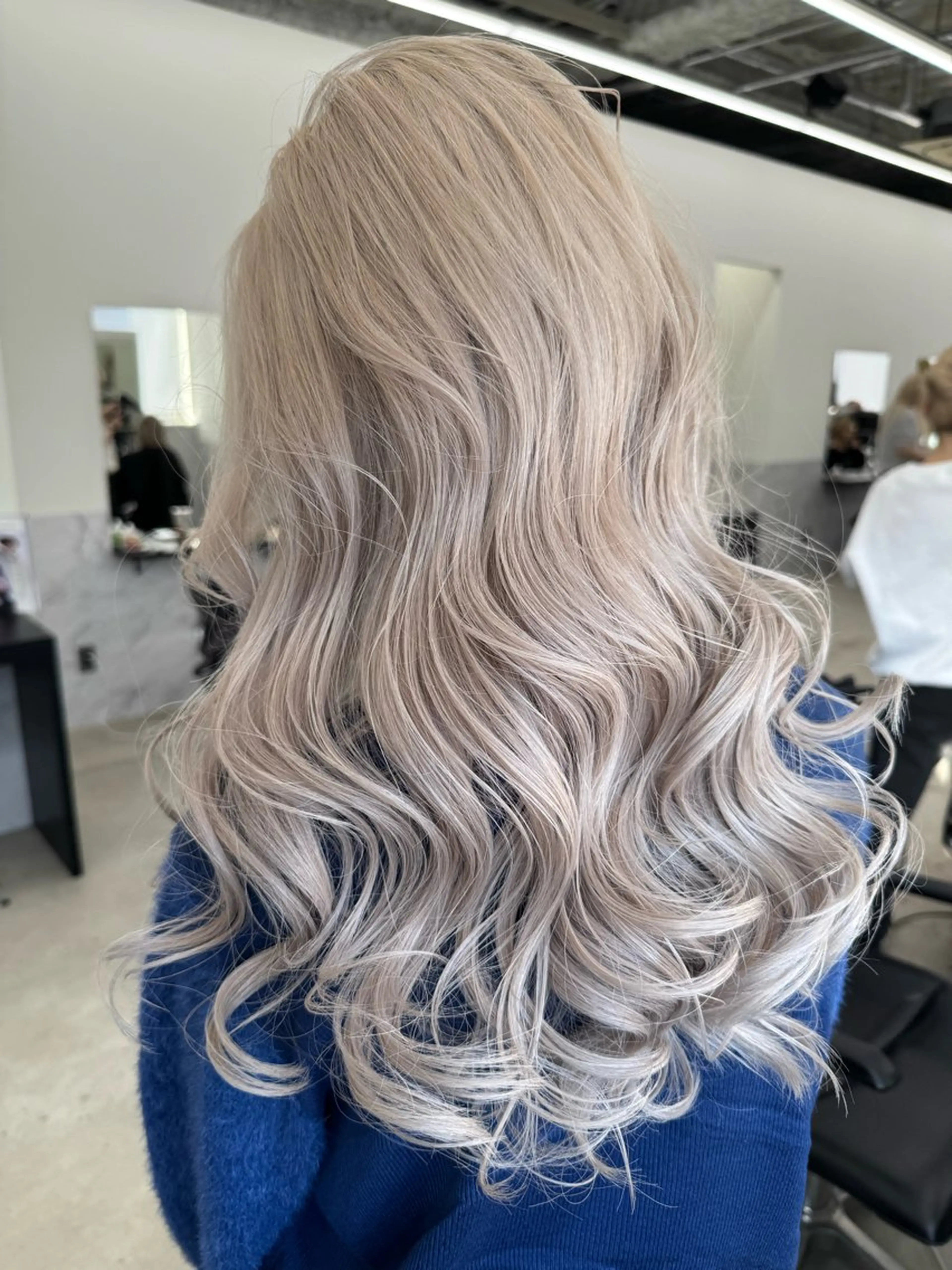 ロング ヘアカラー 大平 琶月のヘアスタイル