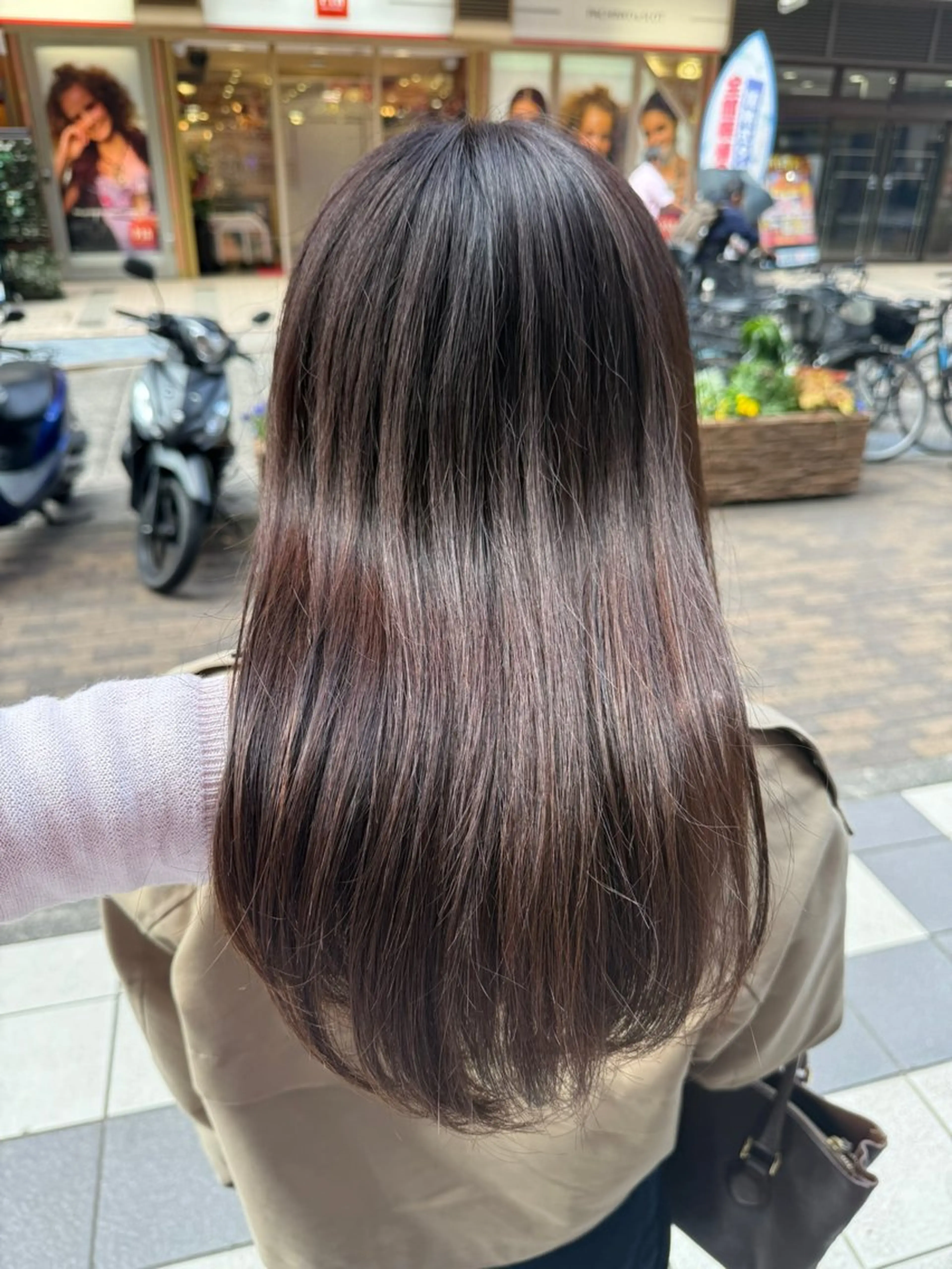 セミロング カラー ブラウンカラー ✨艶髪✨ 奈須晴香のヘアスタイル