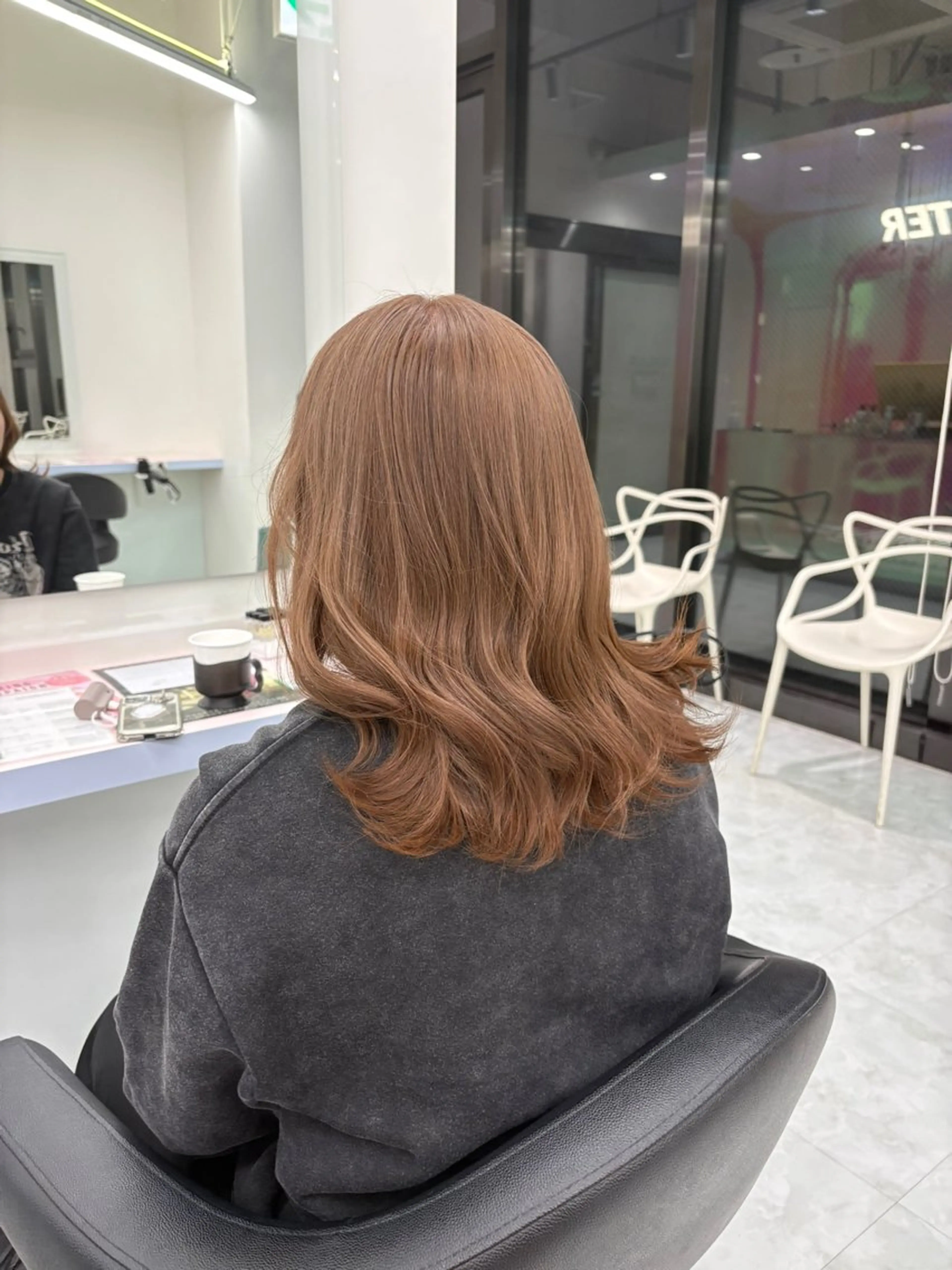セミロング ヘアカラー かわいいモテカラー 🎀SAAKA🎀のヘアスタイル