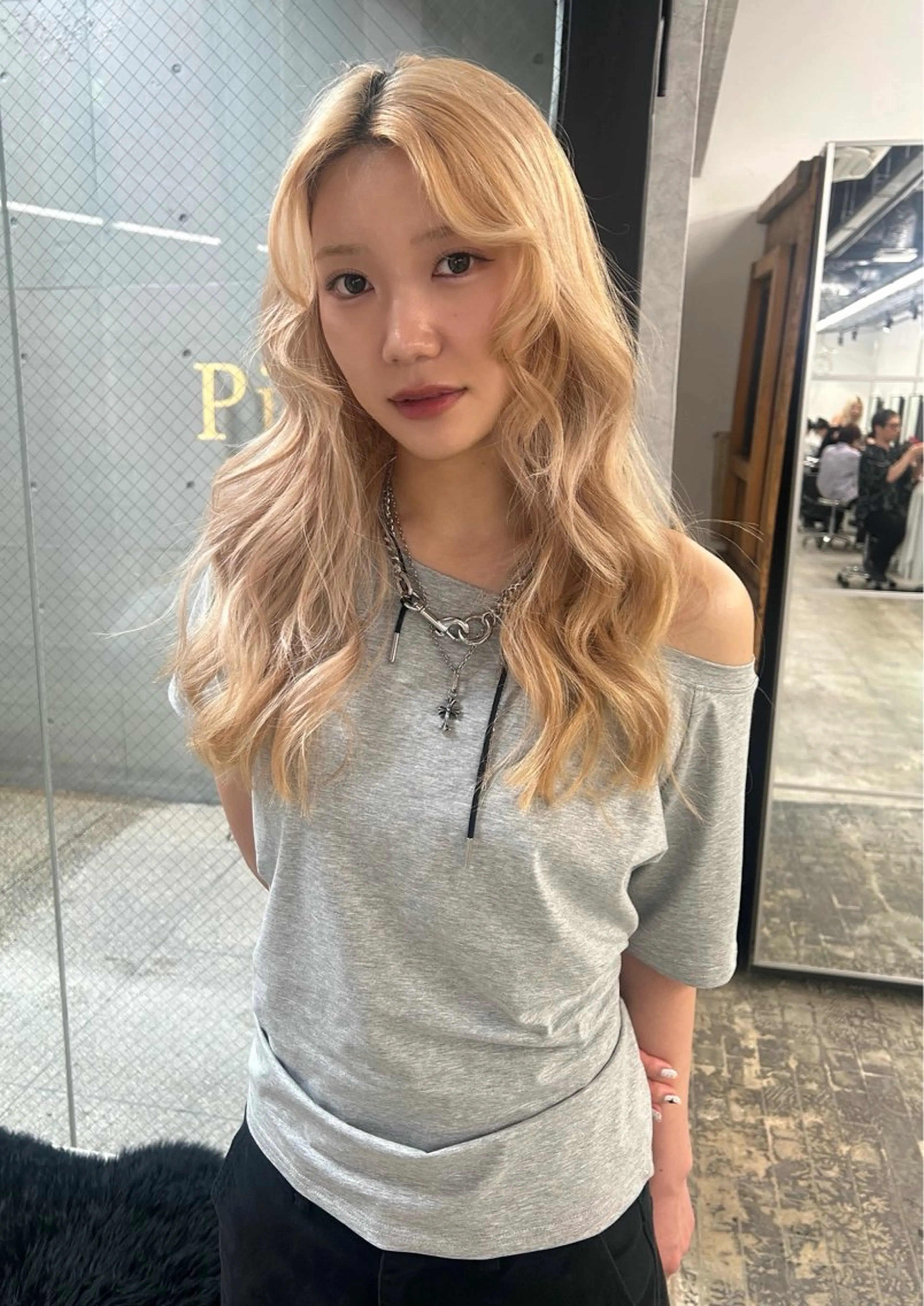 ロング レイカ /ハイトーンのヘアスタイル