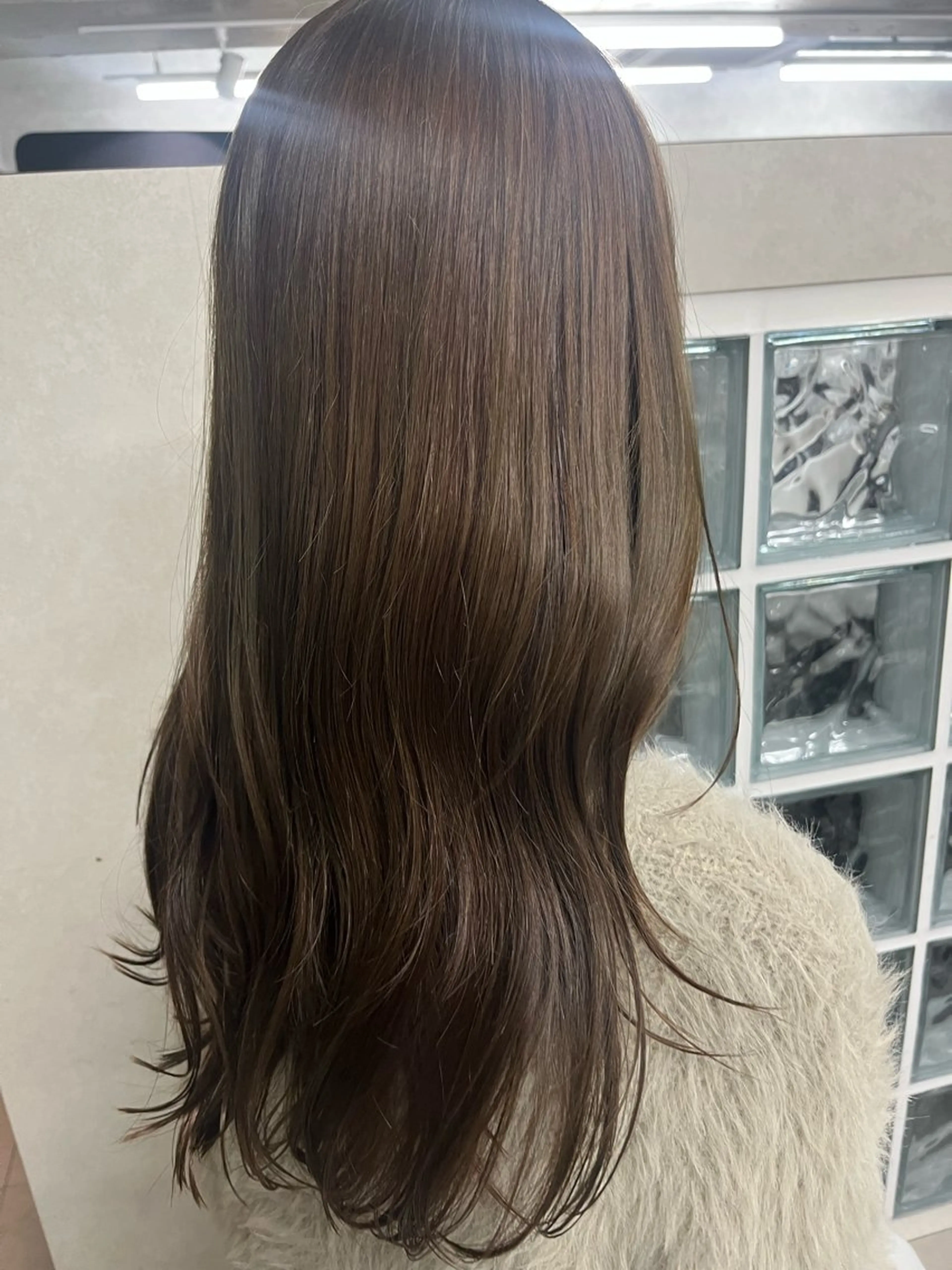 ロング カラー ブラウンカラー オリーブブラウン anon Loemのヘアスタイル