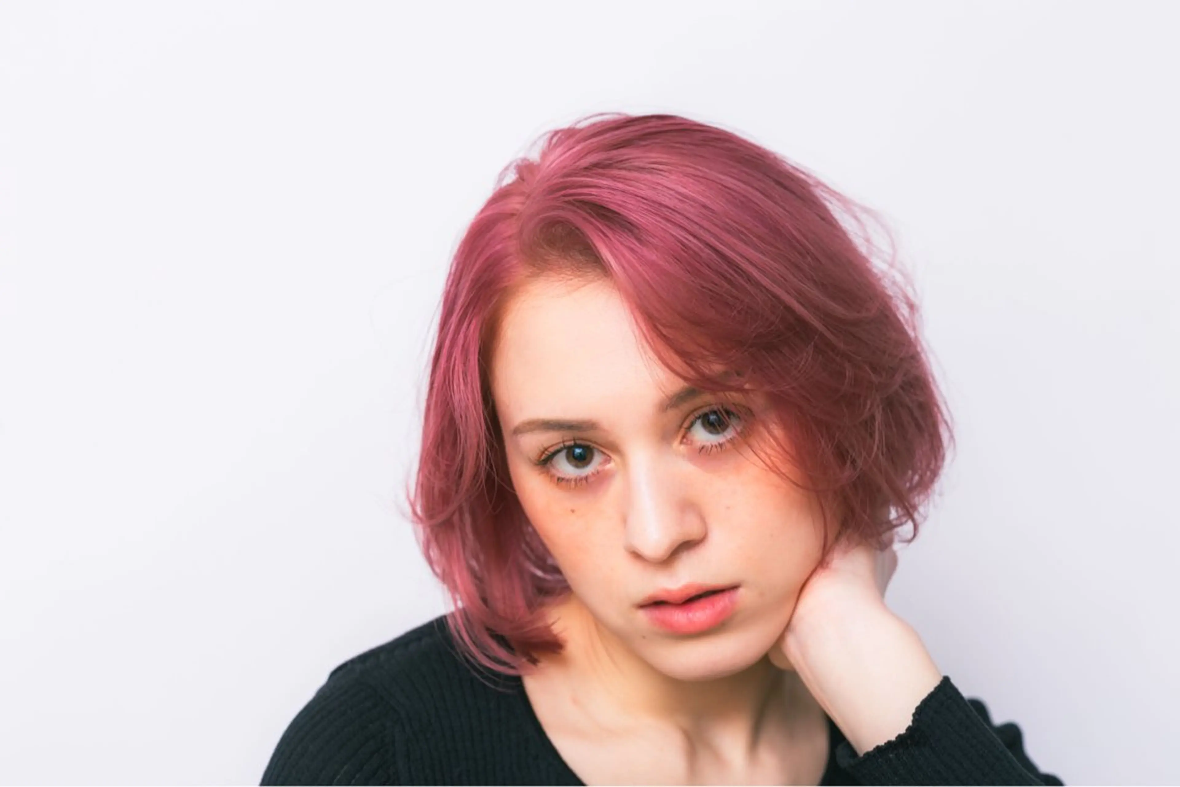 ミディアム 佐藤 由樹のヘアスタイル