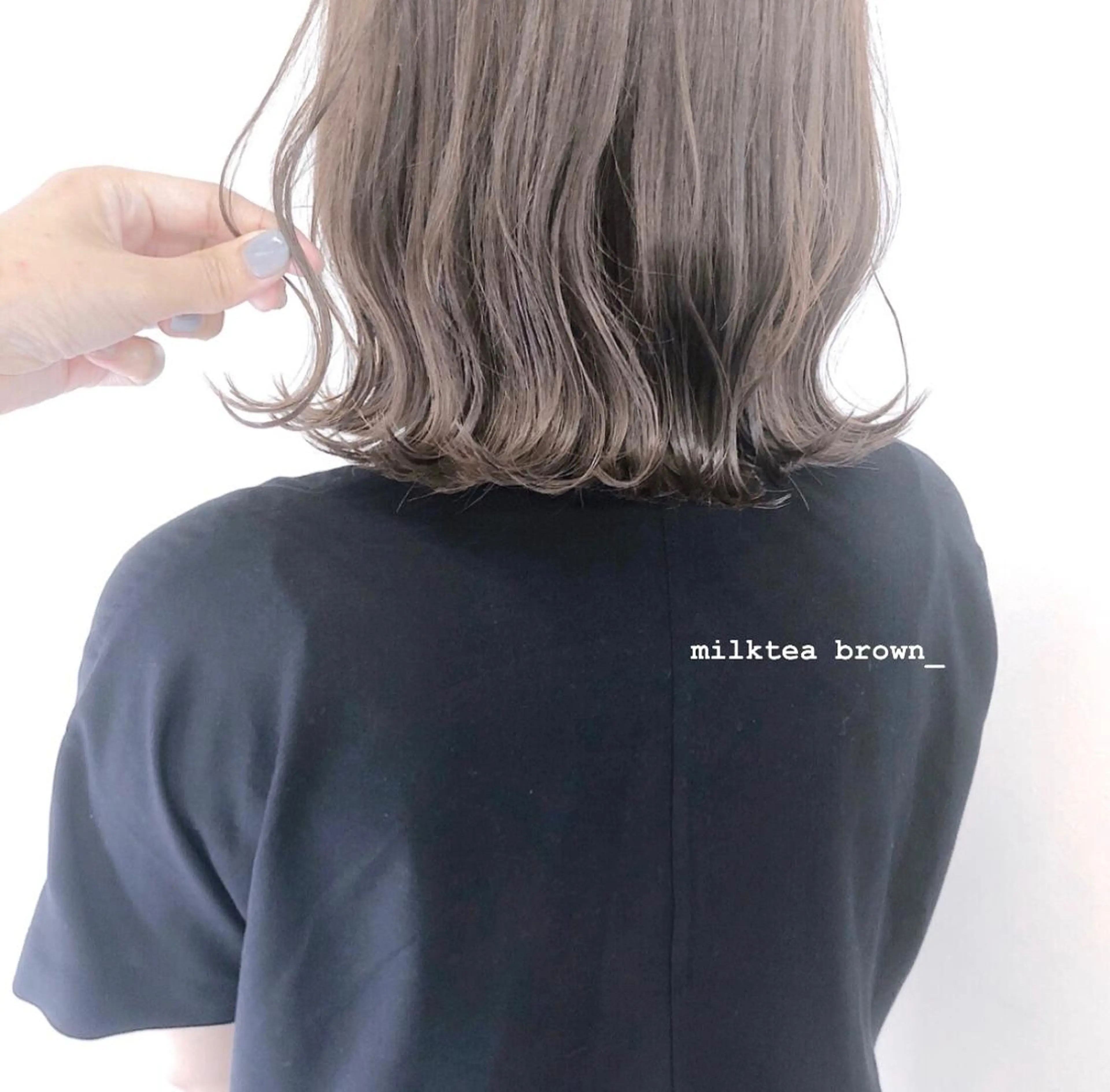 ミディアム misaki🎀 まろみ透け感カラーのヘアスタイル