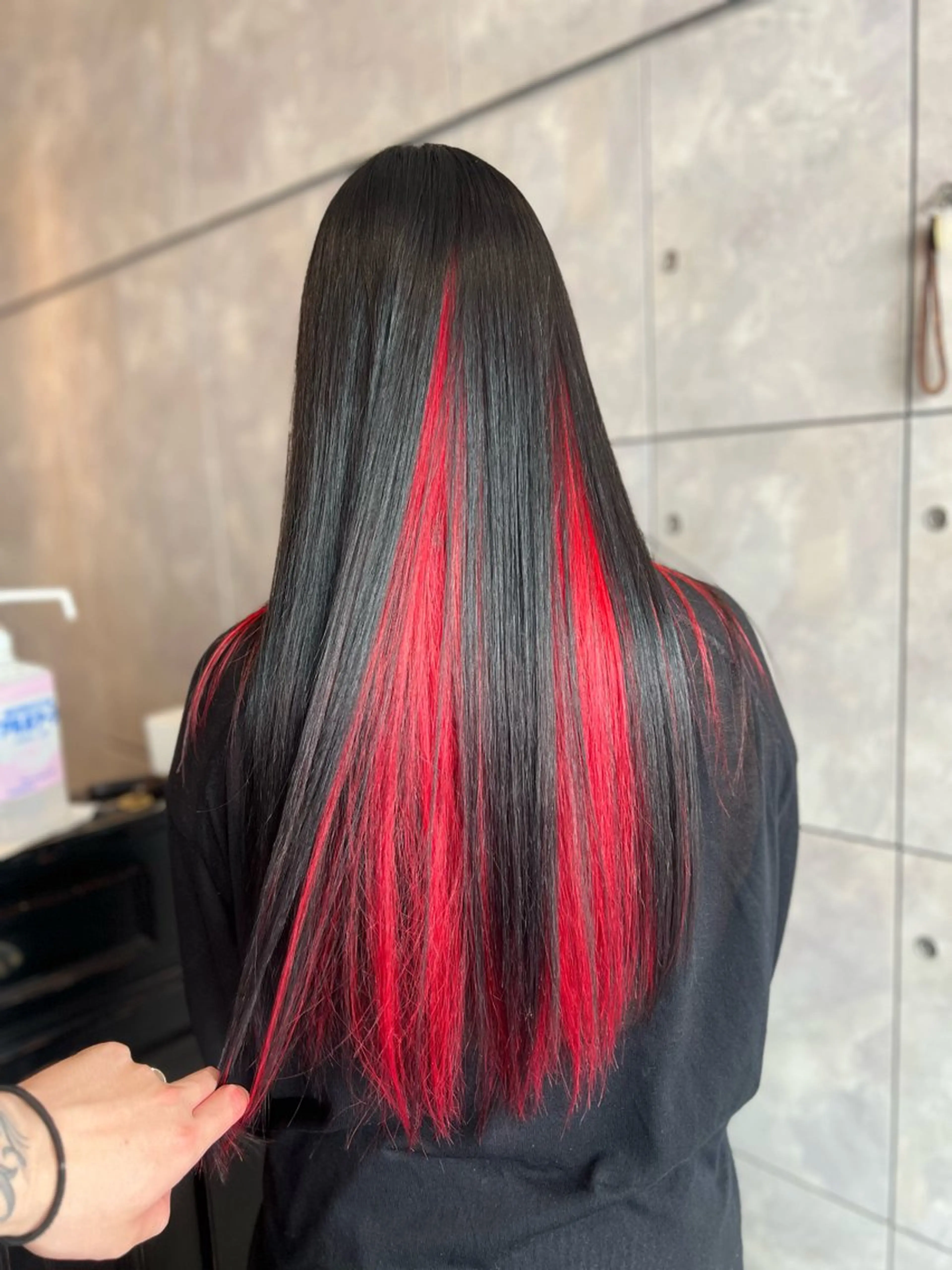 ロング カラー ヘアカラー トリートメント ヘッドスパ ヘアセット 🌈インナーカラー ‘ショウマ’🌈のヘアスタイル