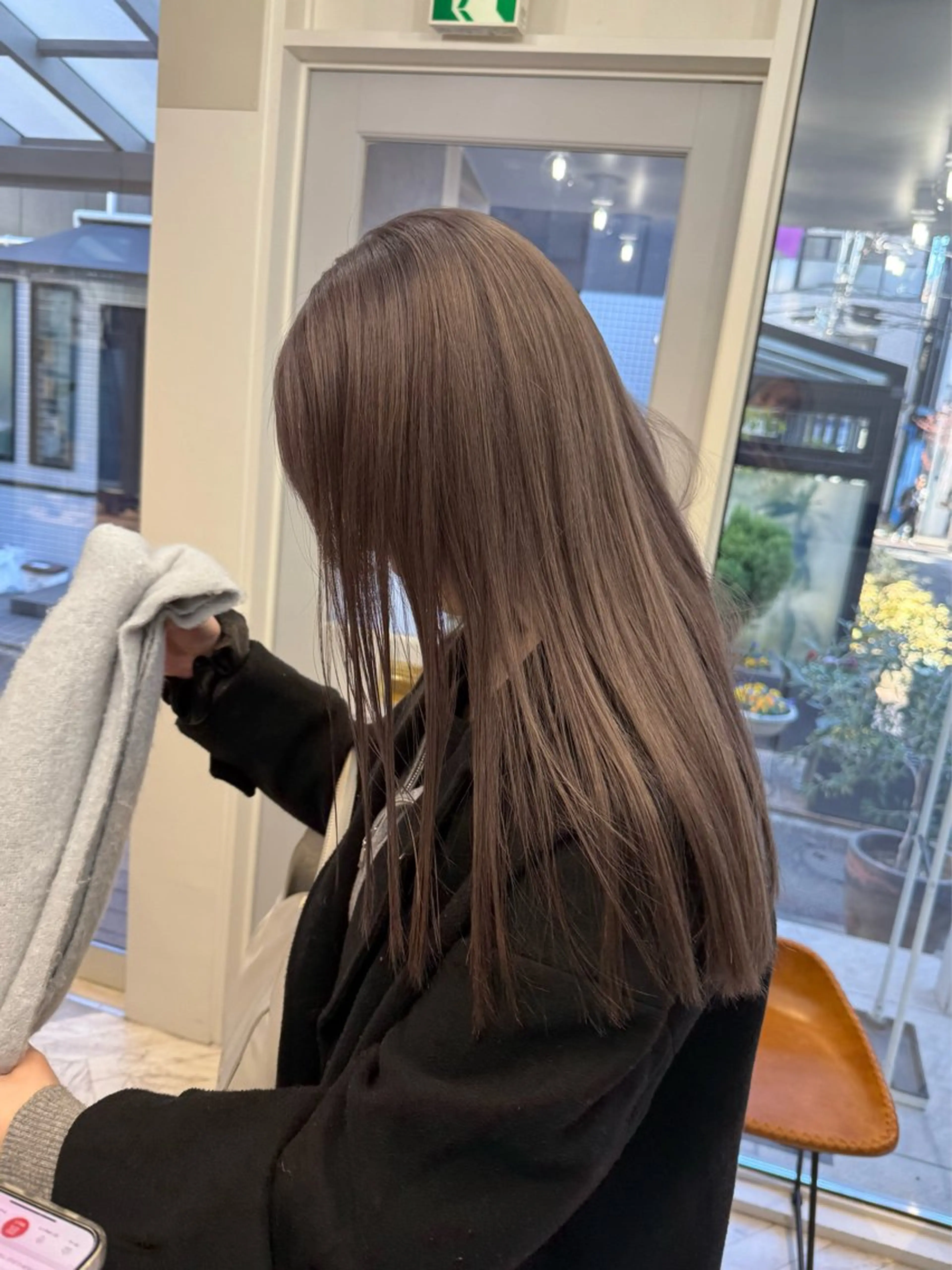 ロング カラー ミルクティー× グレージュMOMOのヘアスタイル