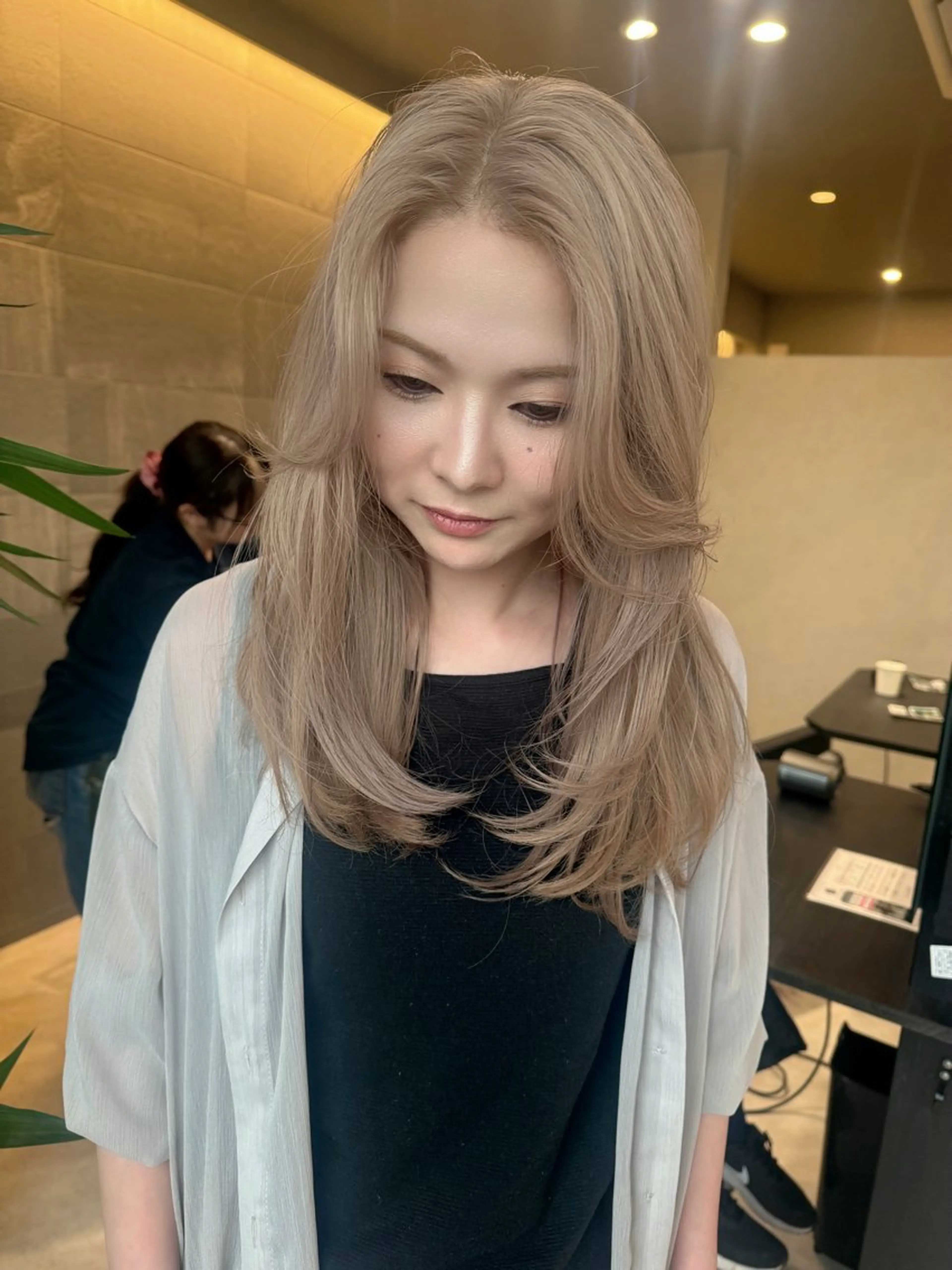 ミディアム カラー ベージュカラー ホワイトベージュ ヘアカラー 透明カラー/レイヤー misaki °＊のヘアスタイル