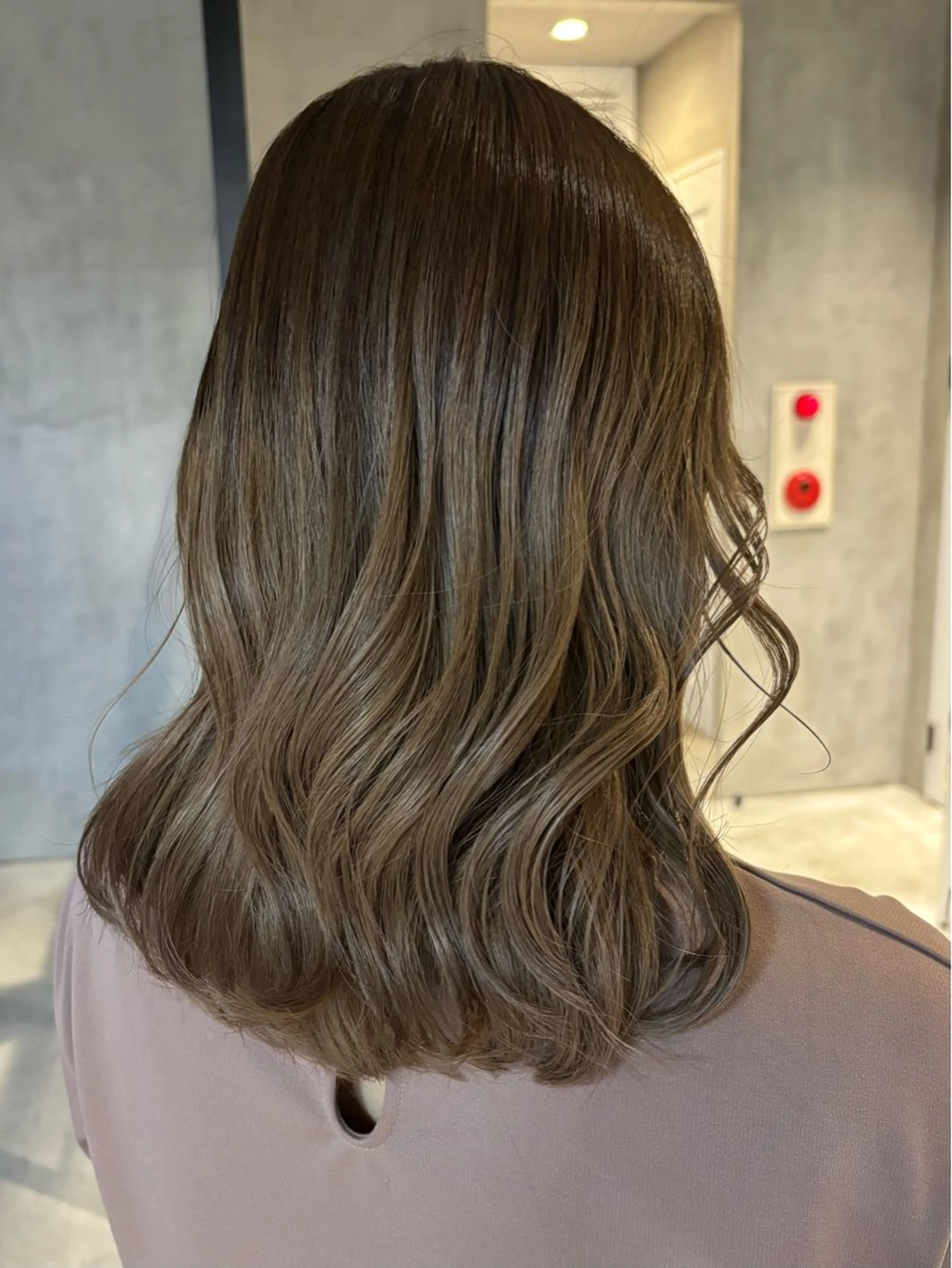 セミロング カラー ブリーチ ブリーチなしカラー ヘアカラー elima. 池田紗矢香💝のヘアスタイル