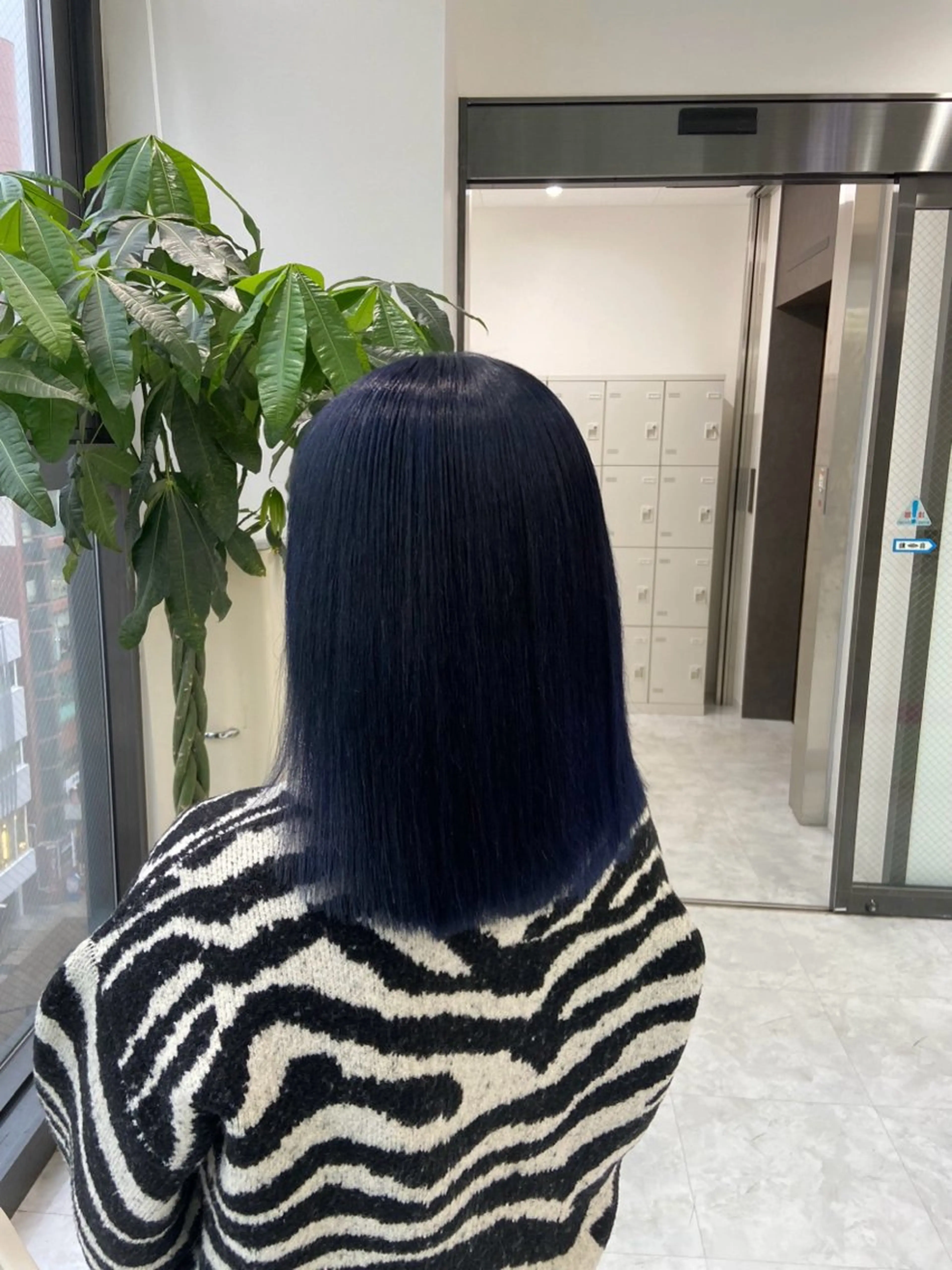 セミロング カラー パーマ ヘアアレンジ 透明感ブリーチカラー 🌈TOMOHIROのヘアスタイル