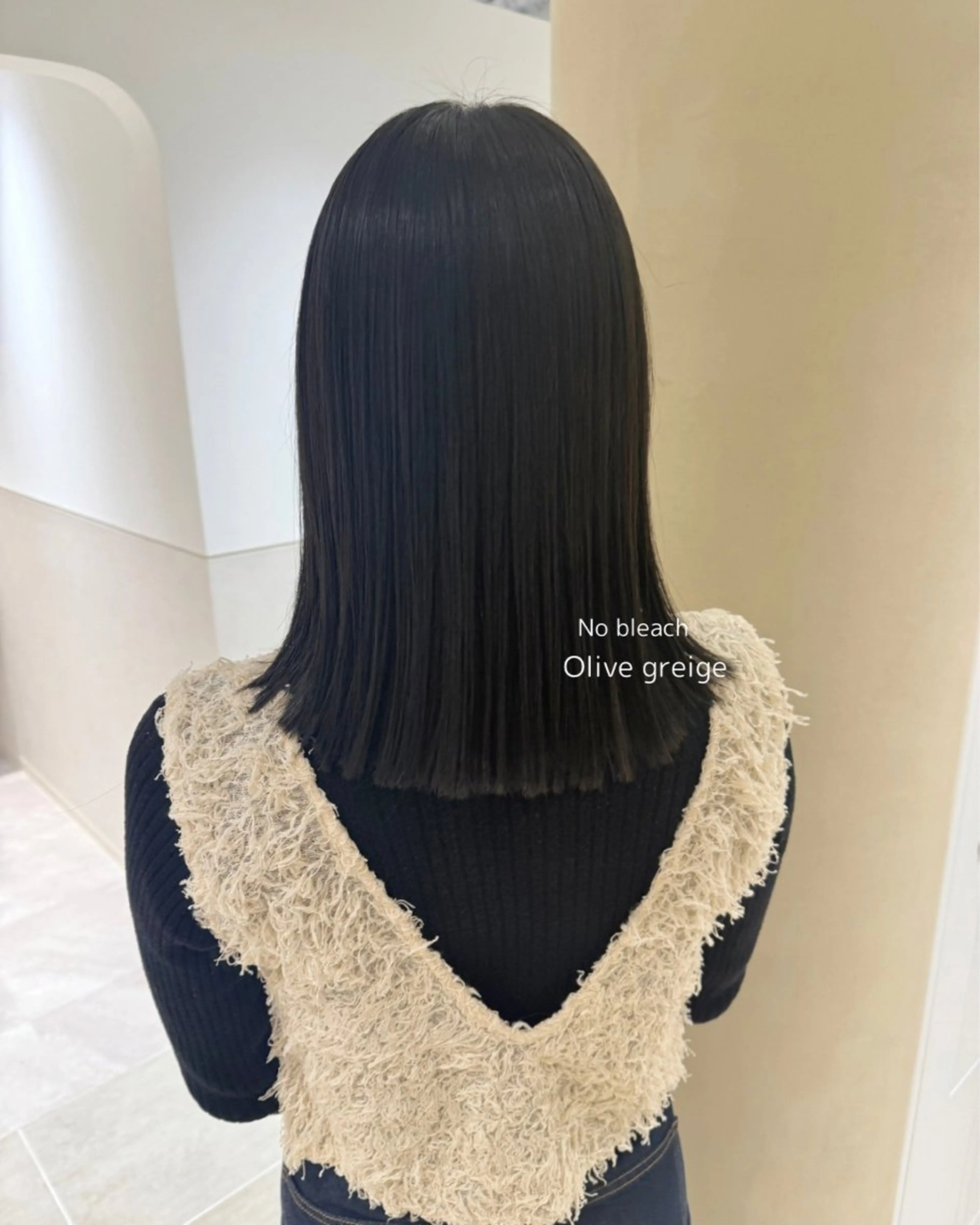 ミディアム カット ヘアカラー トリートメント くすみベージュカラー 🪻HARUKAのヘアスタイル