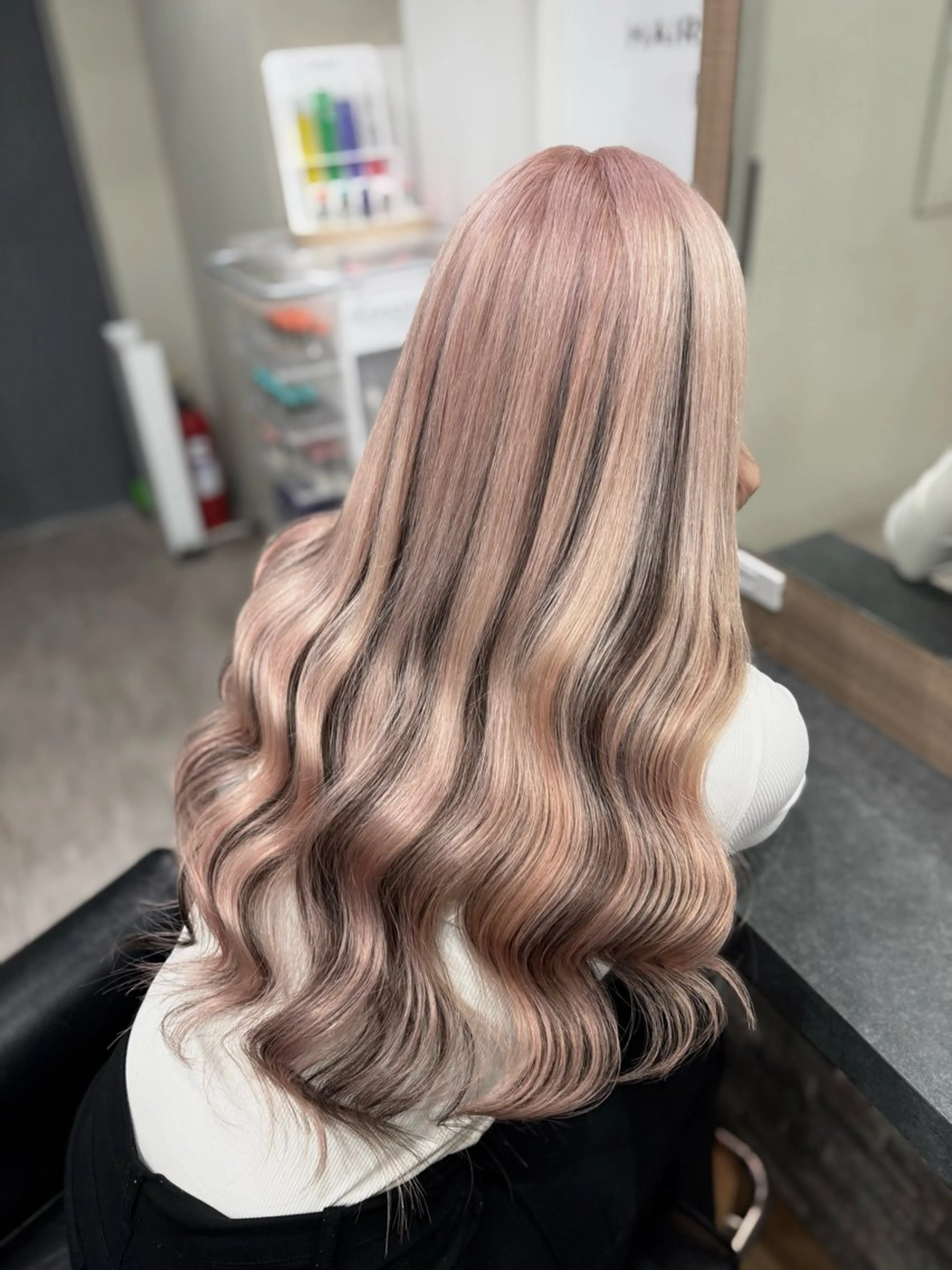 ロング カラー ブリーチ ケアブリーチ デザインカラー ピンクカラー ホワイトピンク ヘアカラー エクステ 横浜/エクステ特化× 艶カラー/あいかのヘアスタイル