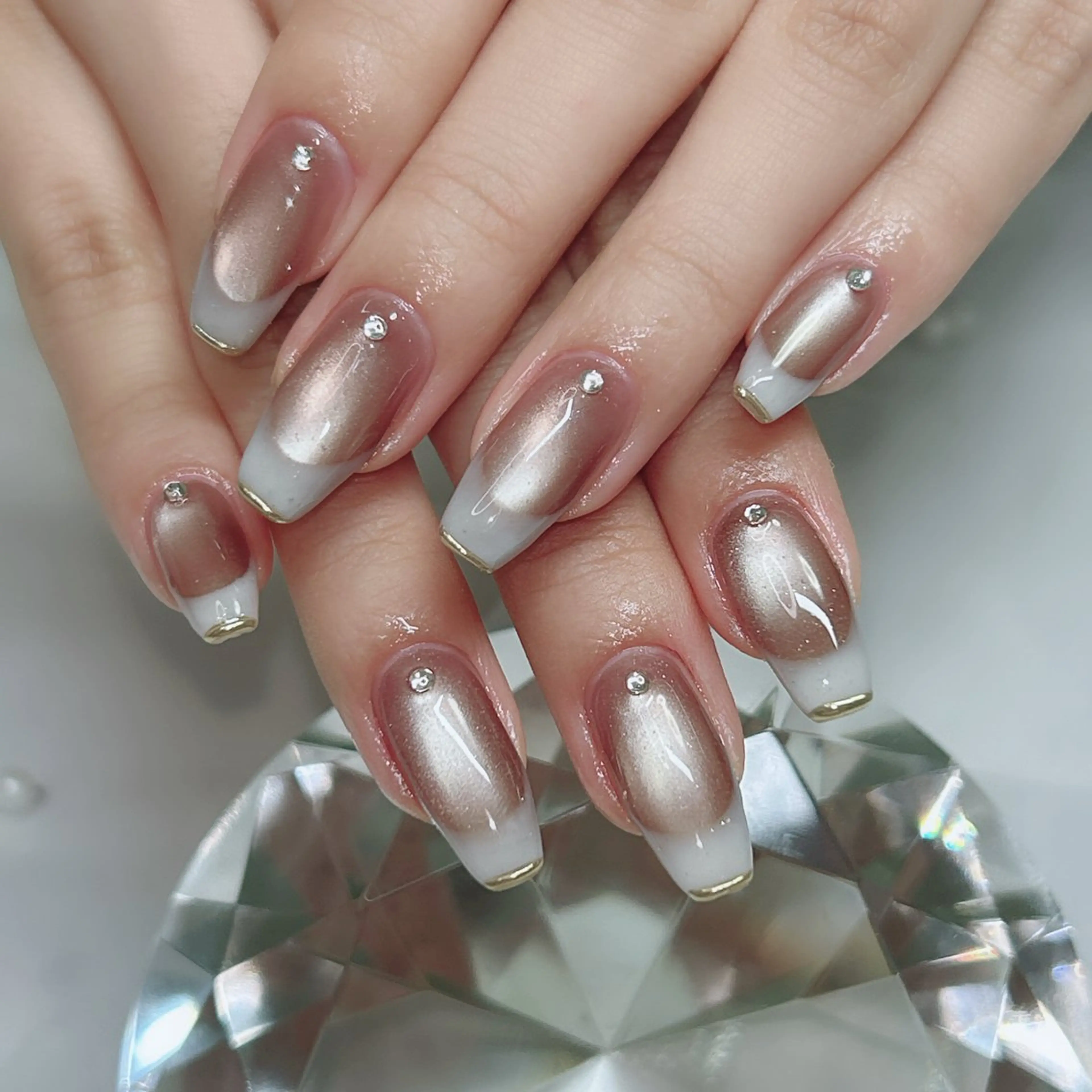 ネイル オーロラネイル ミラーネイル オフィスネイル ワンカラーネイル シンプルネイル ハンドネイル Cute Tips nailのネイルデザイン