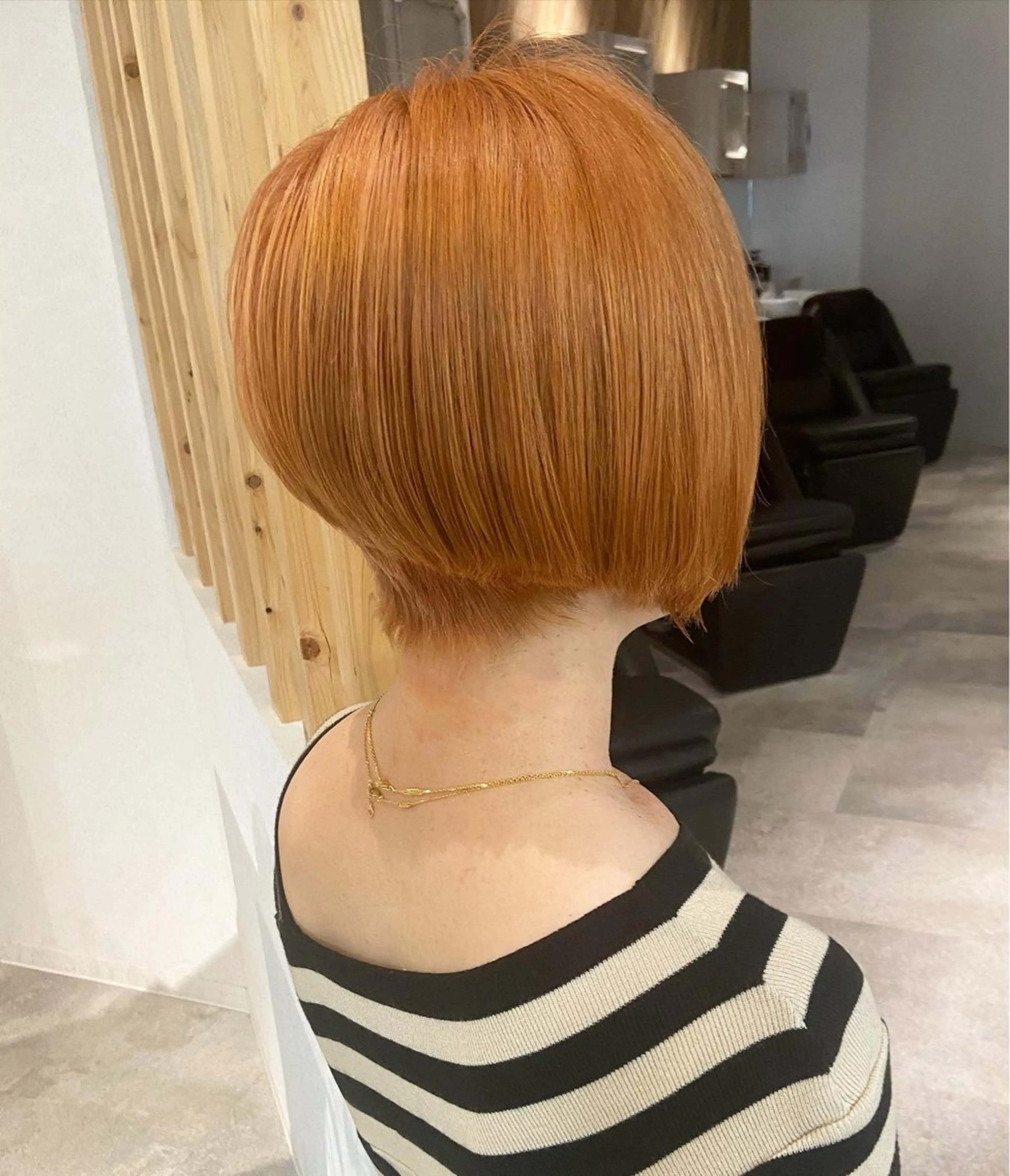 ショート カラー ベージュカラー オレンジ オレンジベージュ ヘアカラー トリートメント ウルフカット レイヤーカット上柿のヘアスタイル