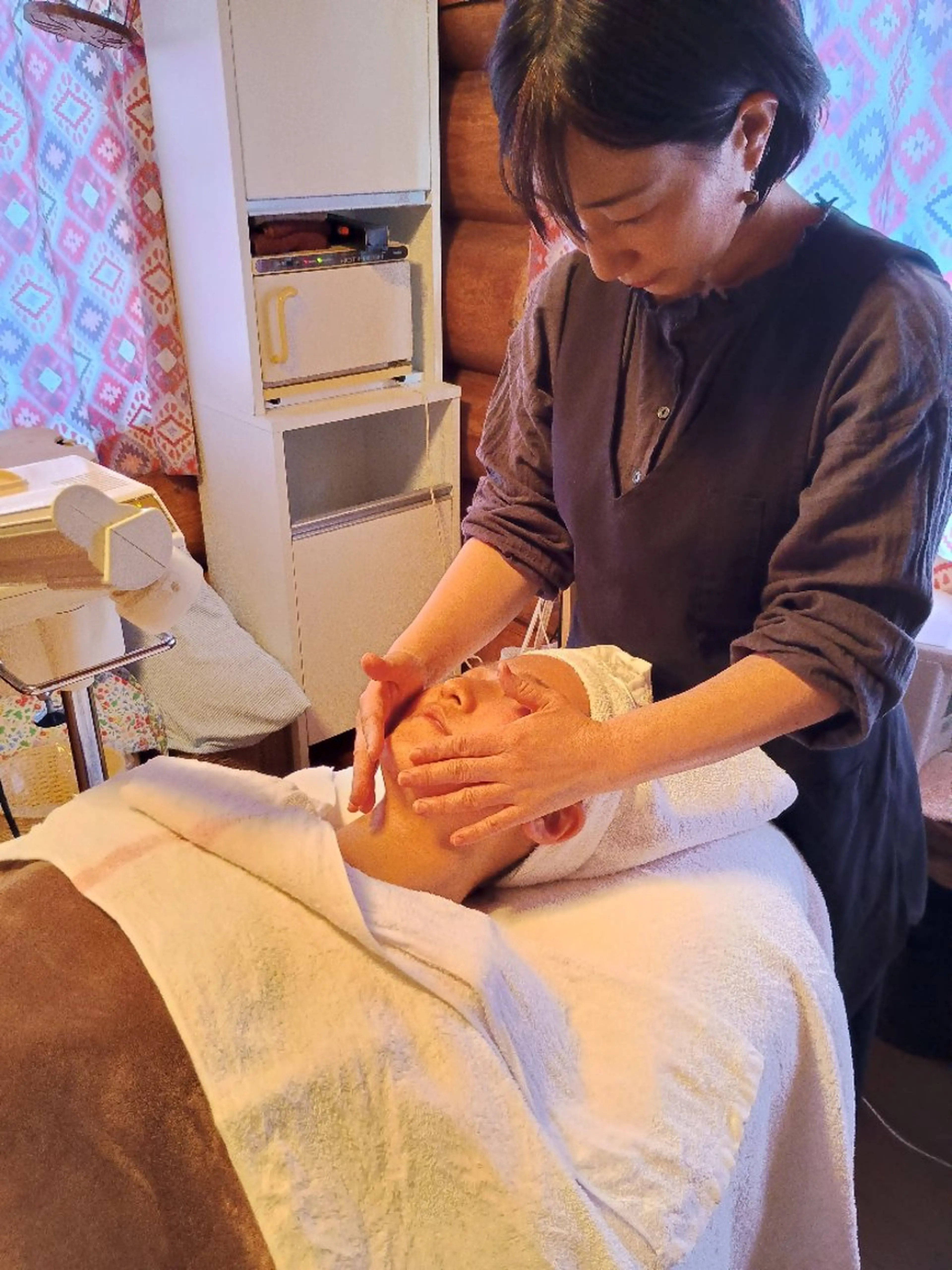 新メニュー✨疲れ顔、フェイスライン、ほうれい線にお悩みの方へ💆‍♀️小顔マッサージ、老廃物を流しスッキリ小顔に！の写真