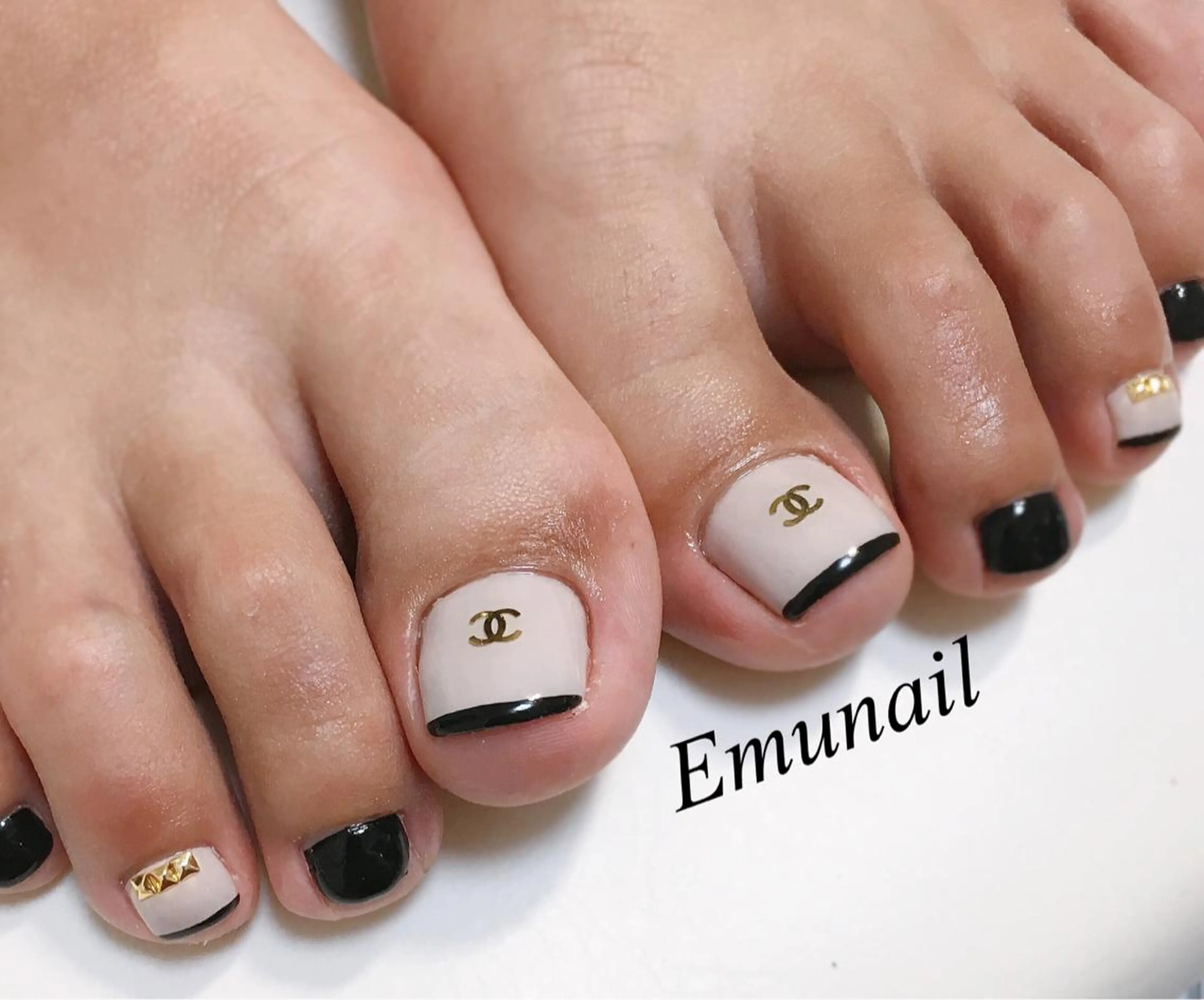 ネイル フットネイル Emu Nailのネイルデザイン