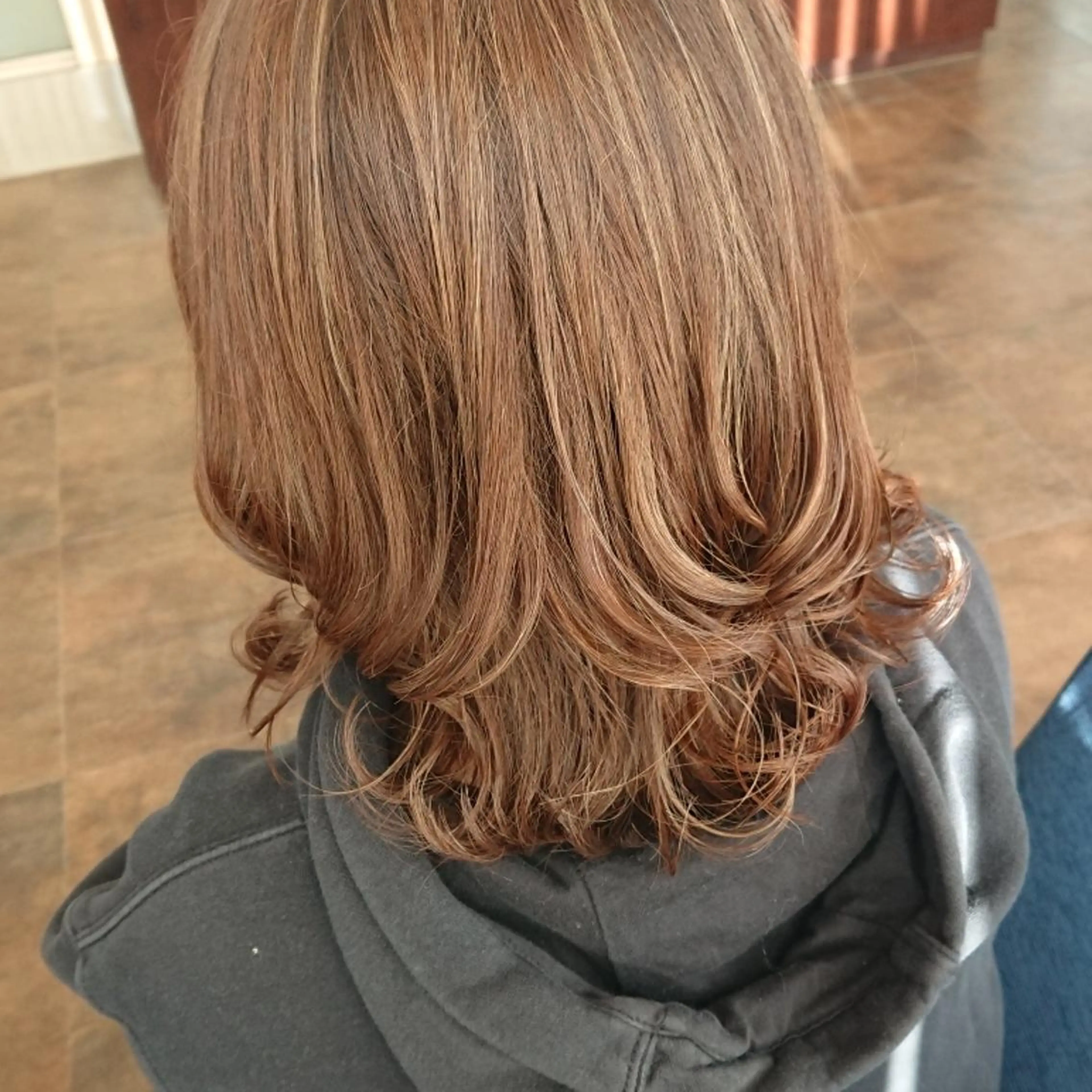 ミディアム 岩崎 秀之のヘアスタイル