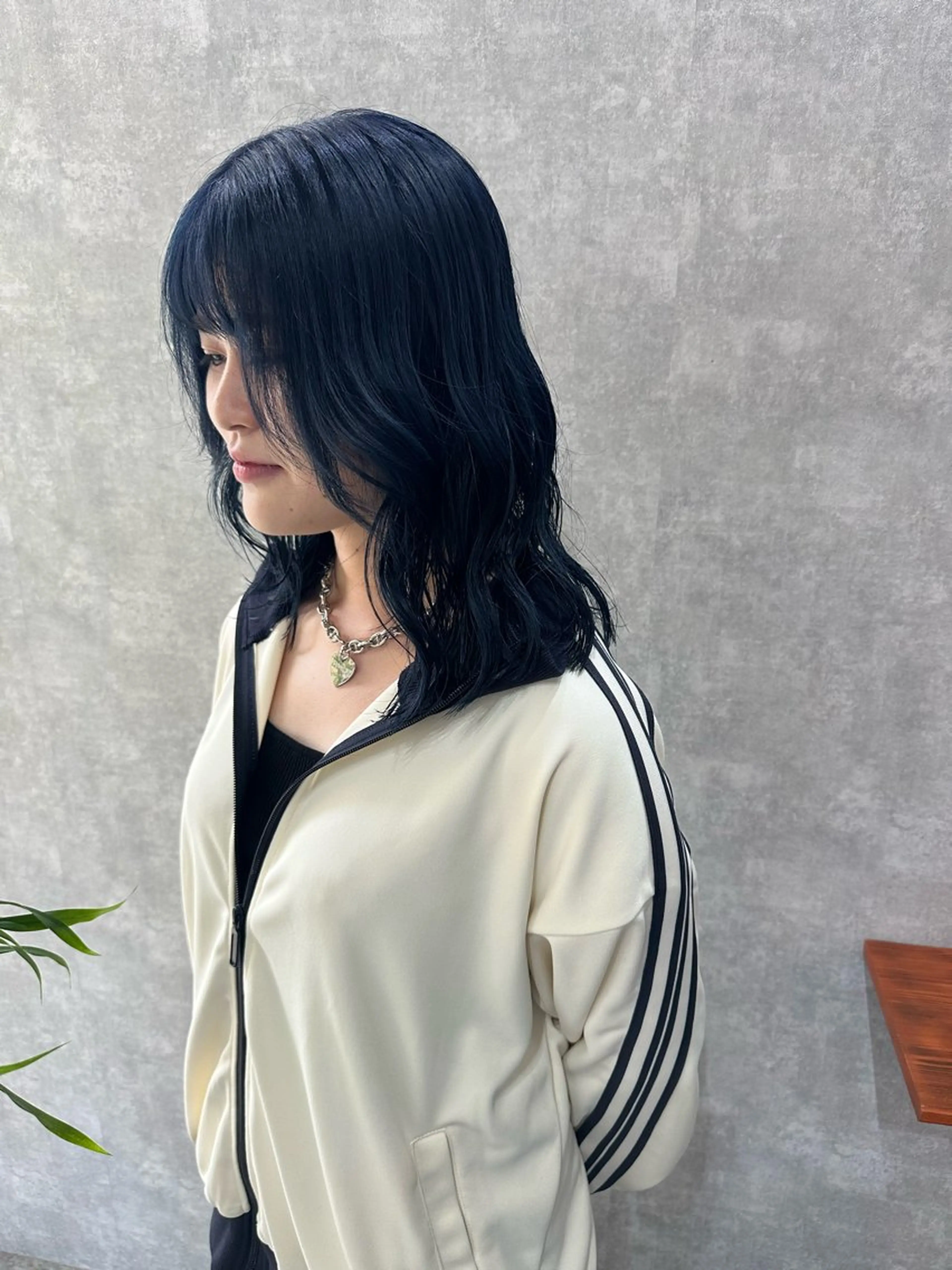 ミディアム 切りっぱなしボブ ショートボブ ボブ くびれヘア ハイライト カット ヘアカラー トリートメント C’LD hair  produce /シールドヘア所属・モテ髪/ボブ/ショー ト/アダチフウトのヘアスタイル