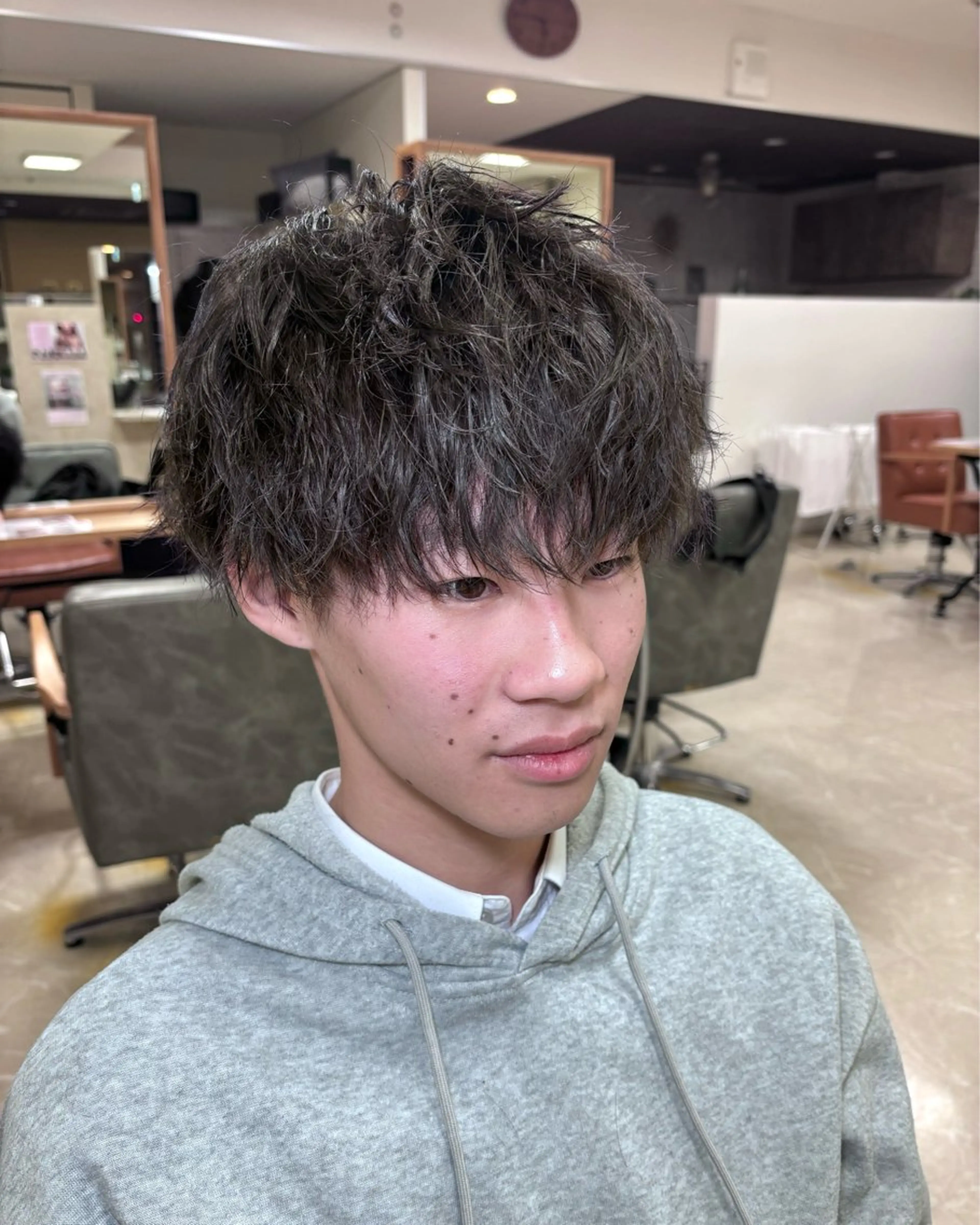 パーマ メンズ 会社で浮かない ビジネスヘア/心斎橋のヘアスタイル