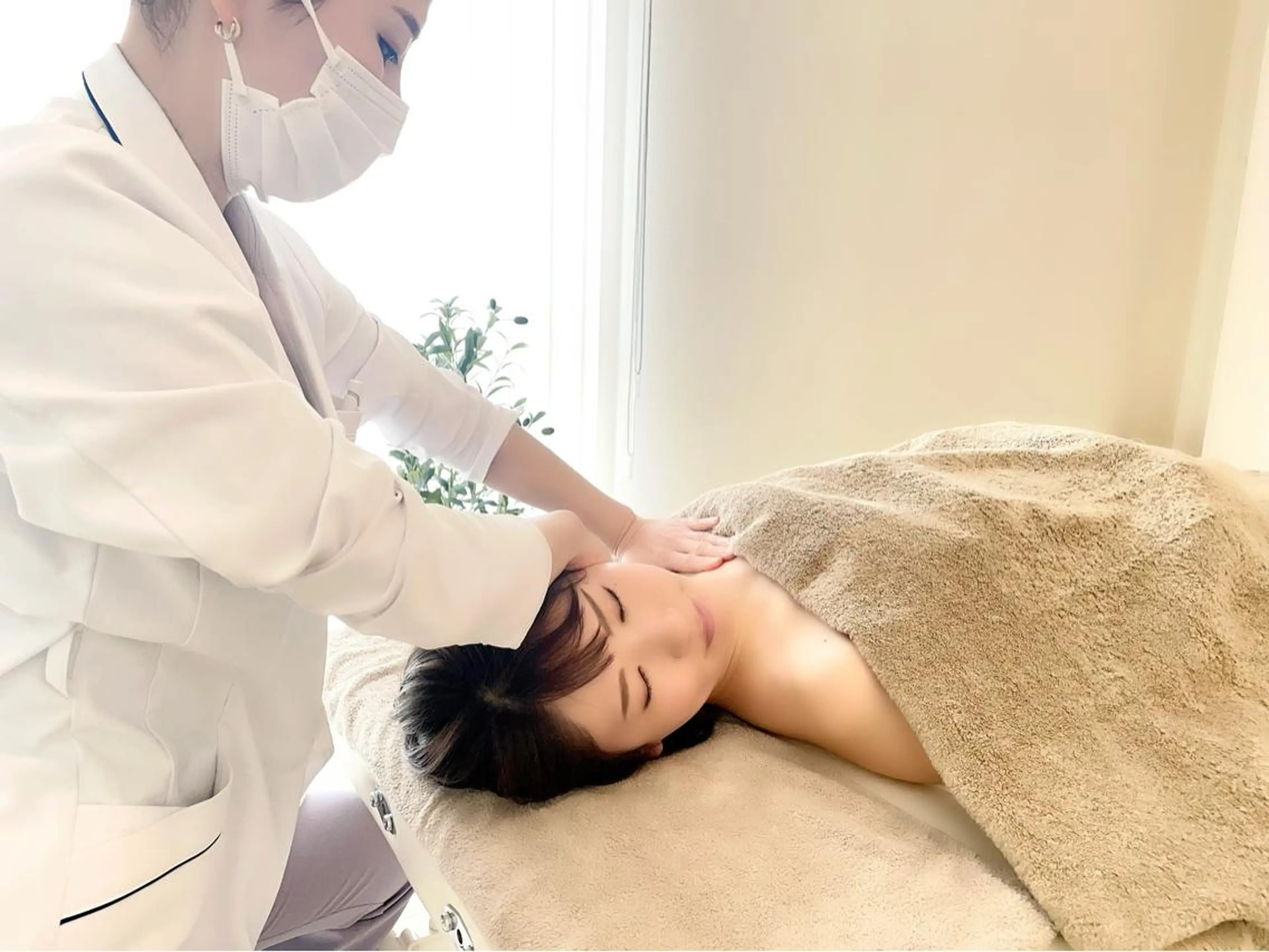 小顔矯正  小林 香織のエステ・リラクイメージ