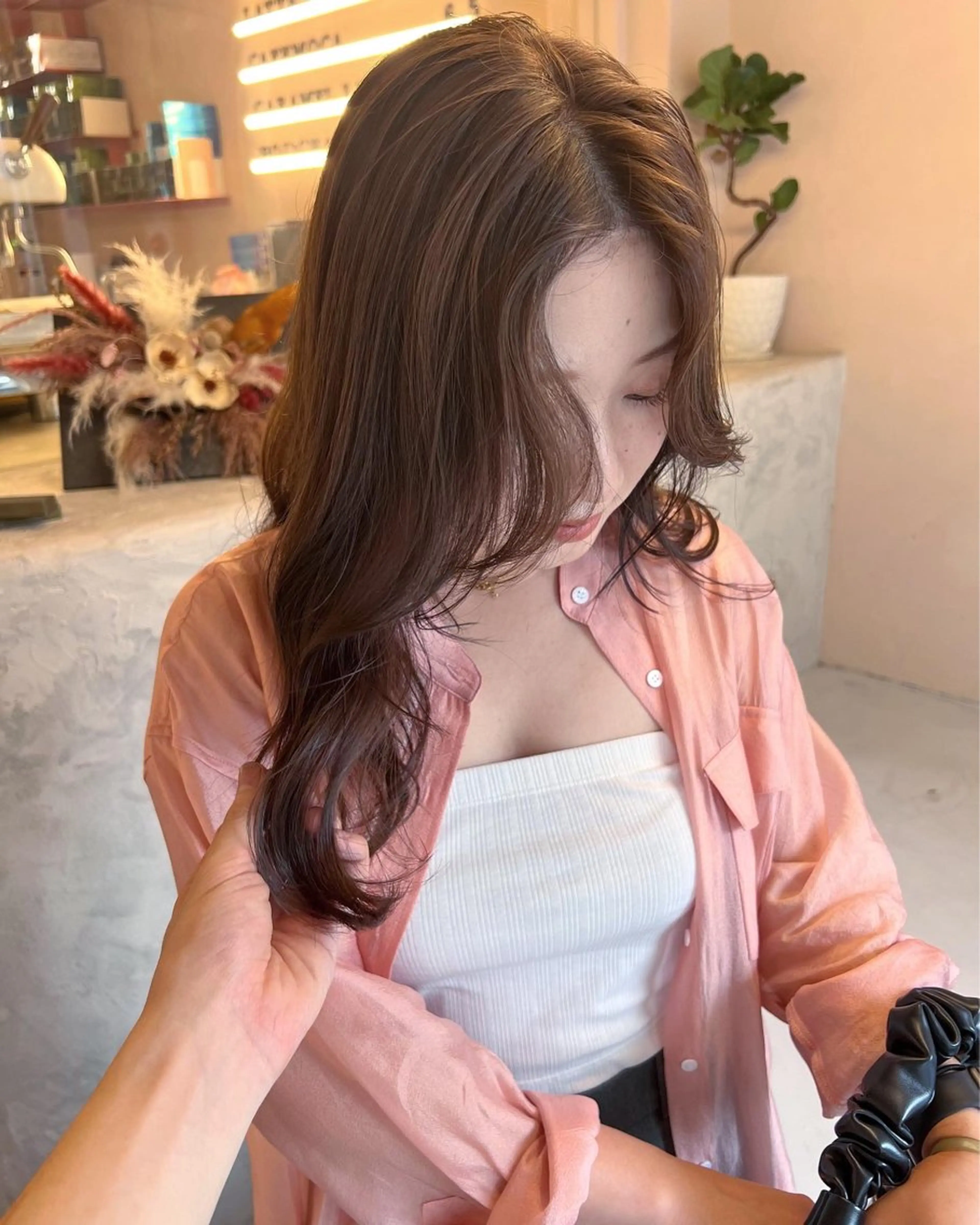 ミディアム カラー ベージュカラー ブリーチ ブラウンカラー ブラウンベージュ ブリーチなしカラー カット ヘアカラー トリートメント 透明感，髪質改善の プロ☝🏻前田俊樹✨のヘアスタイル