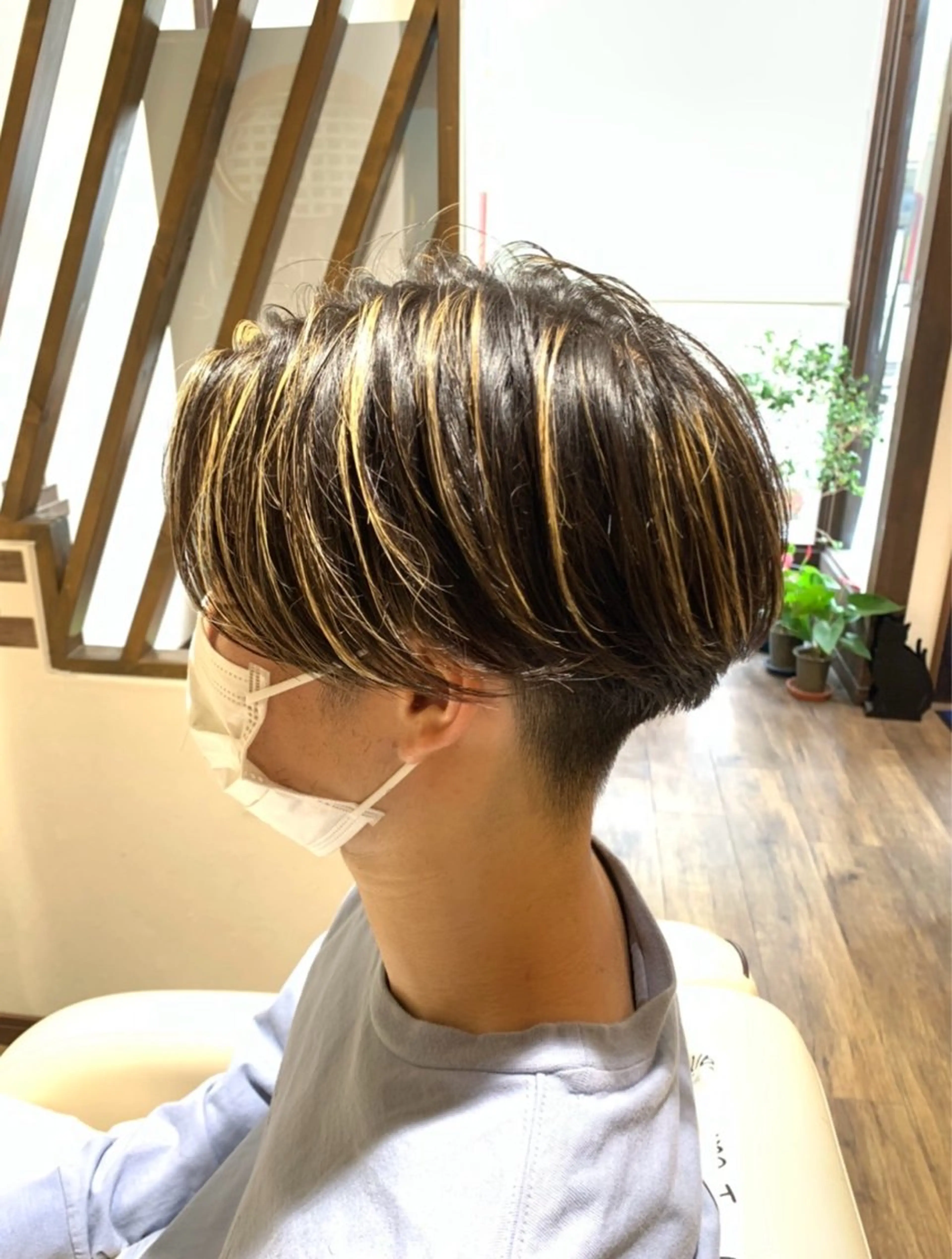 メンズ センターパート 刈り上げ 東森 大河のヘアスタイル