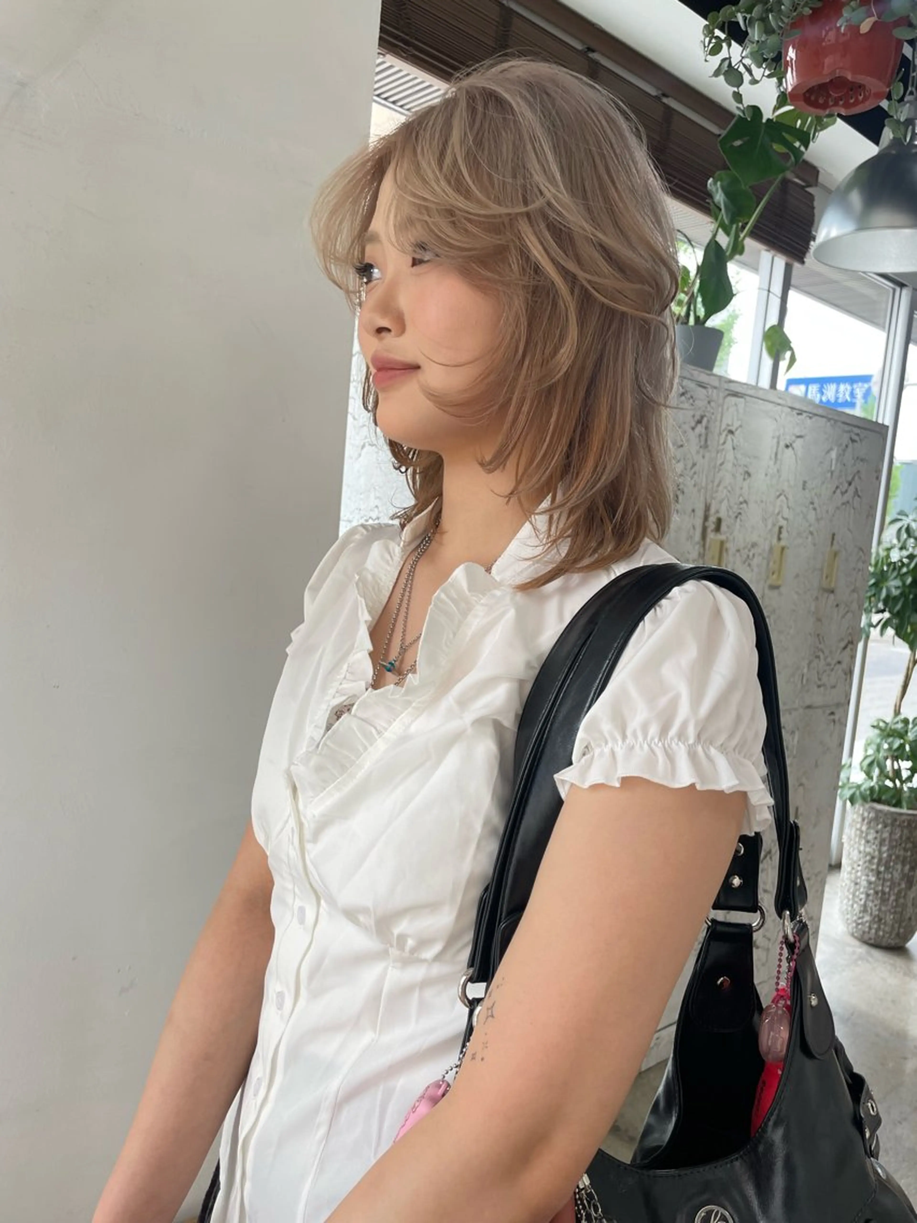 ミディアム レイヤーカット カット ヘアカラー 熊崎 葵のヘアスタイル