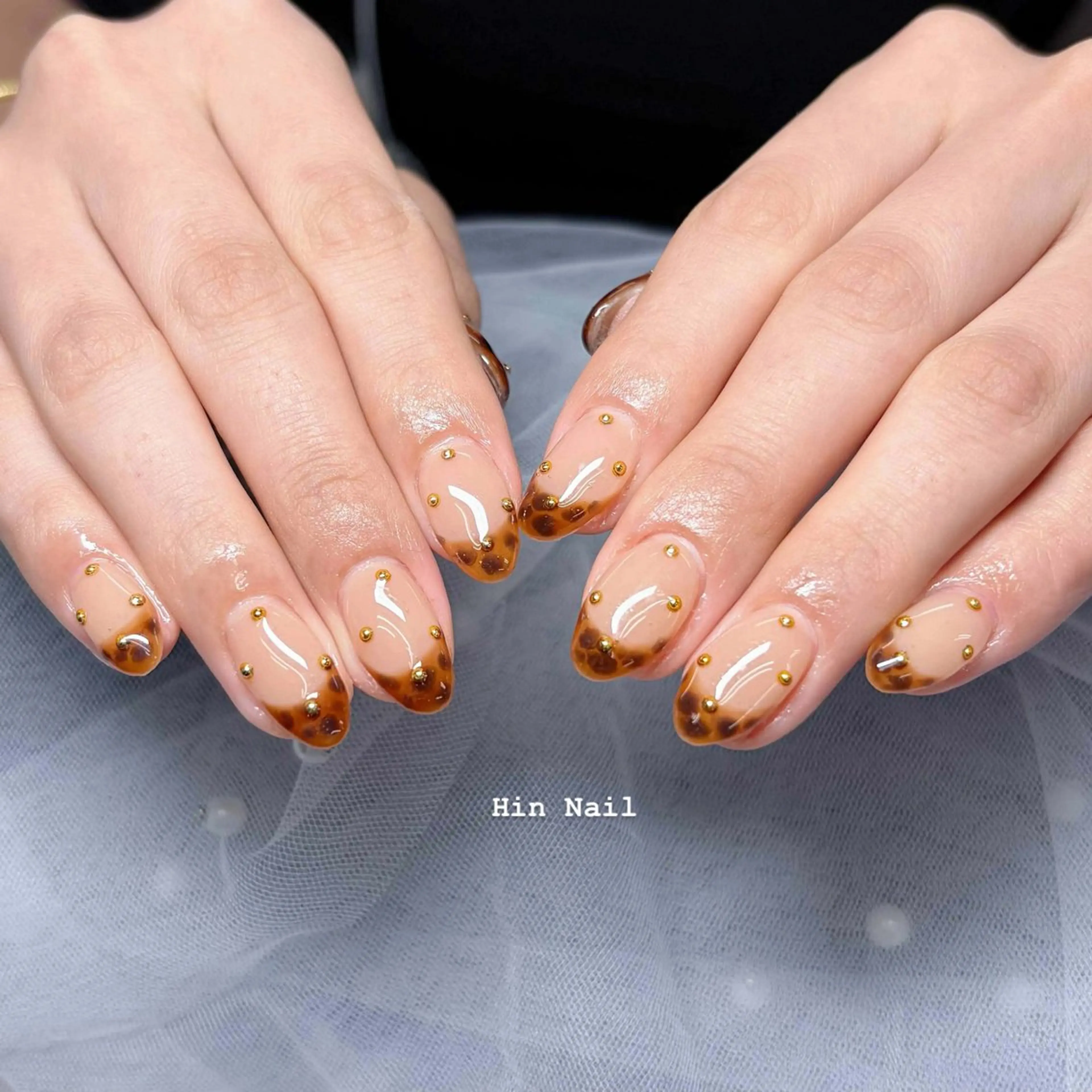 ネイル ボルドー チークネイル フレンチネイル グラデーション キラキラネイル ハンドネイル Hin Nail Salonのネイルデザイン