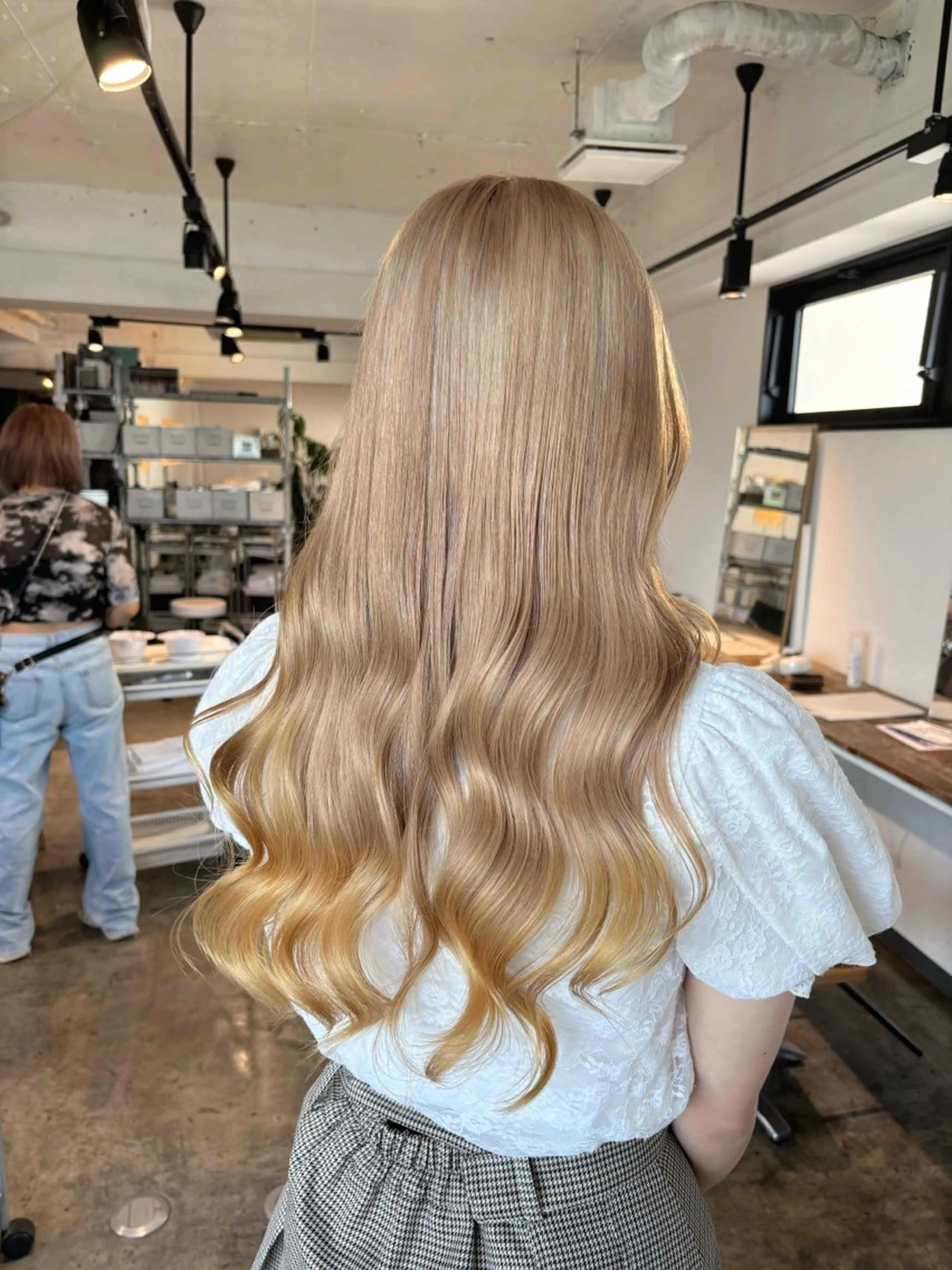 ロング カラー ベージュカラー ブリーチ ケアブリーチ デザインカラー ミルクティーベージュ ヘアカラー トリートメント 暖色カラー🍒 ケアブリーチ/akiのヘアスタイル