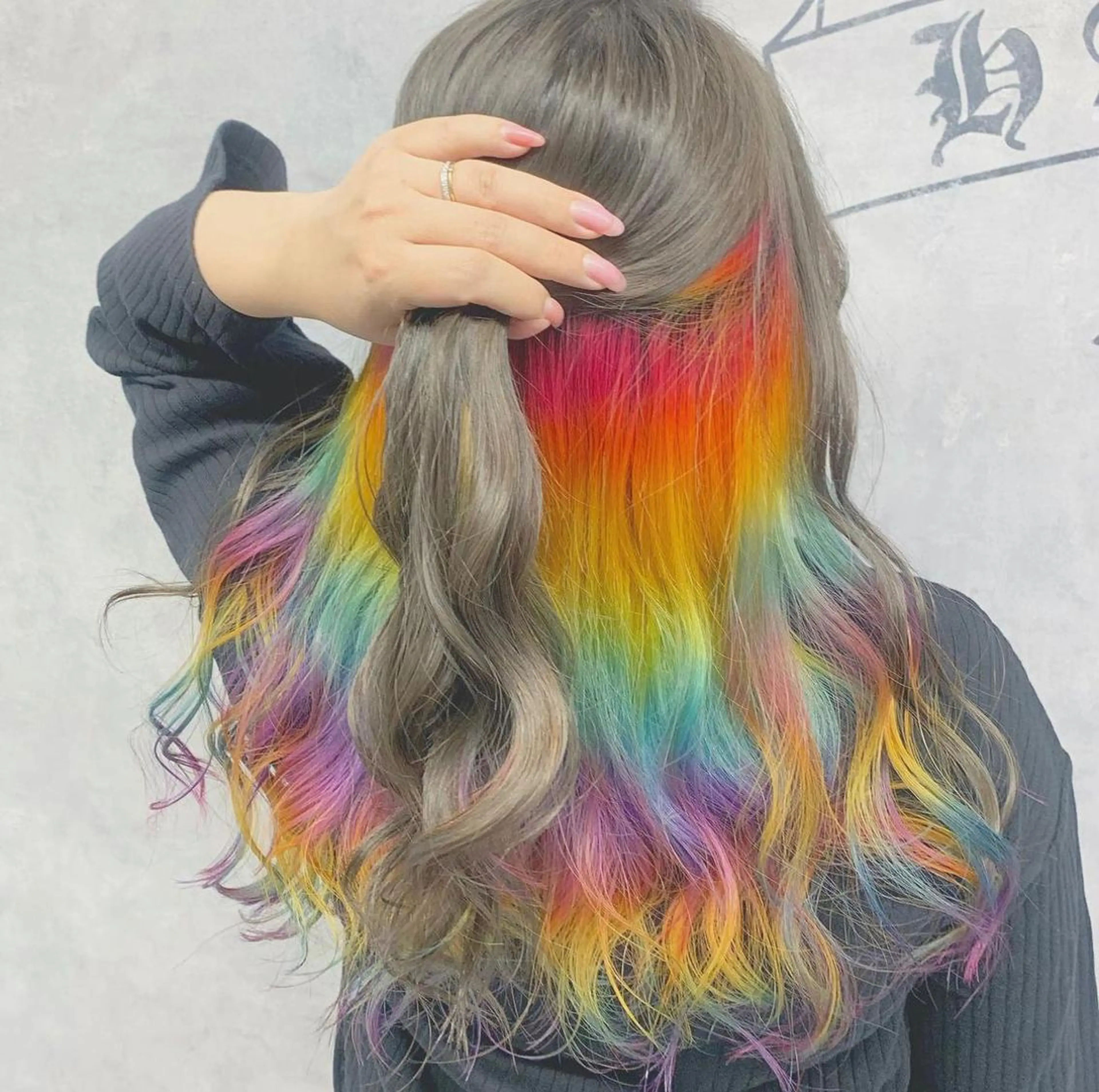 セミロング ブリーチ&エクステ 🥀ケアカラー特化のヘアスタイル