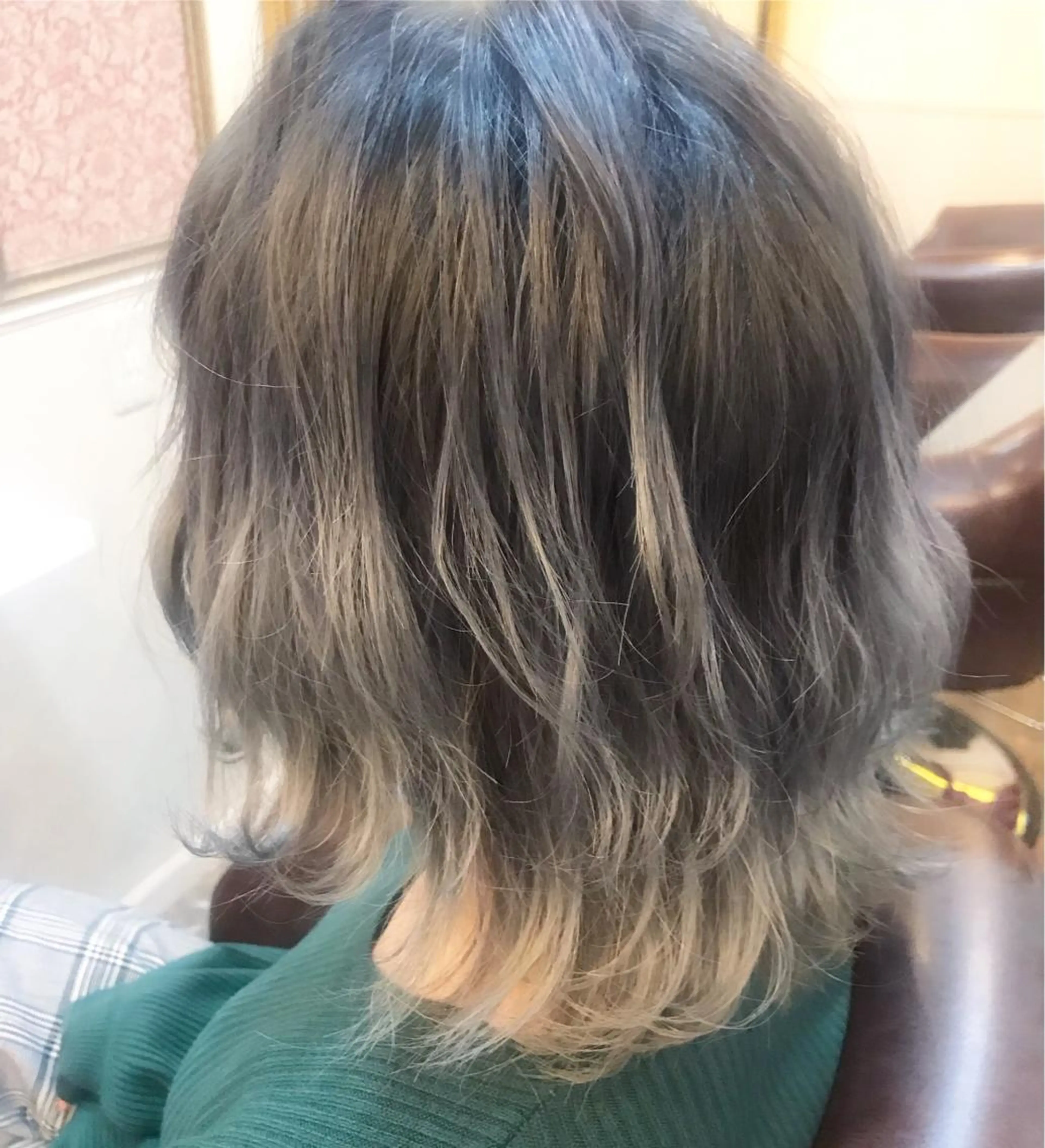 ミディアム カラー 岩谷/ブリーチ 🪽透明感カラーのヘアスタイル