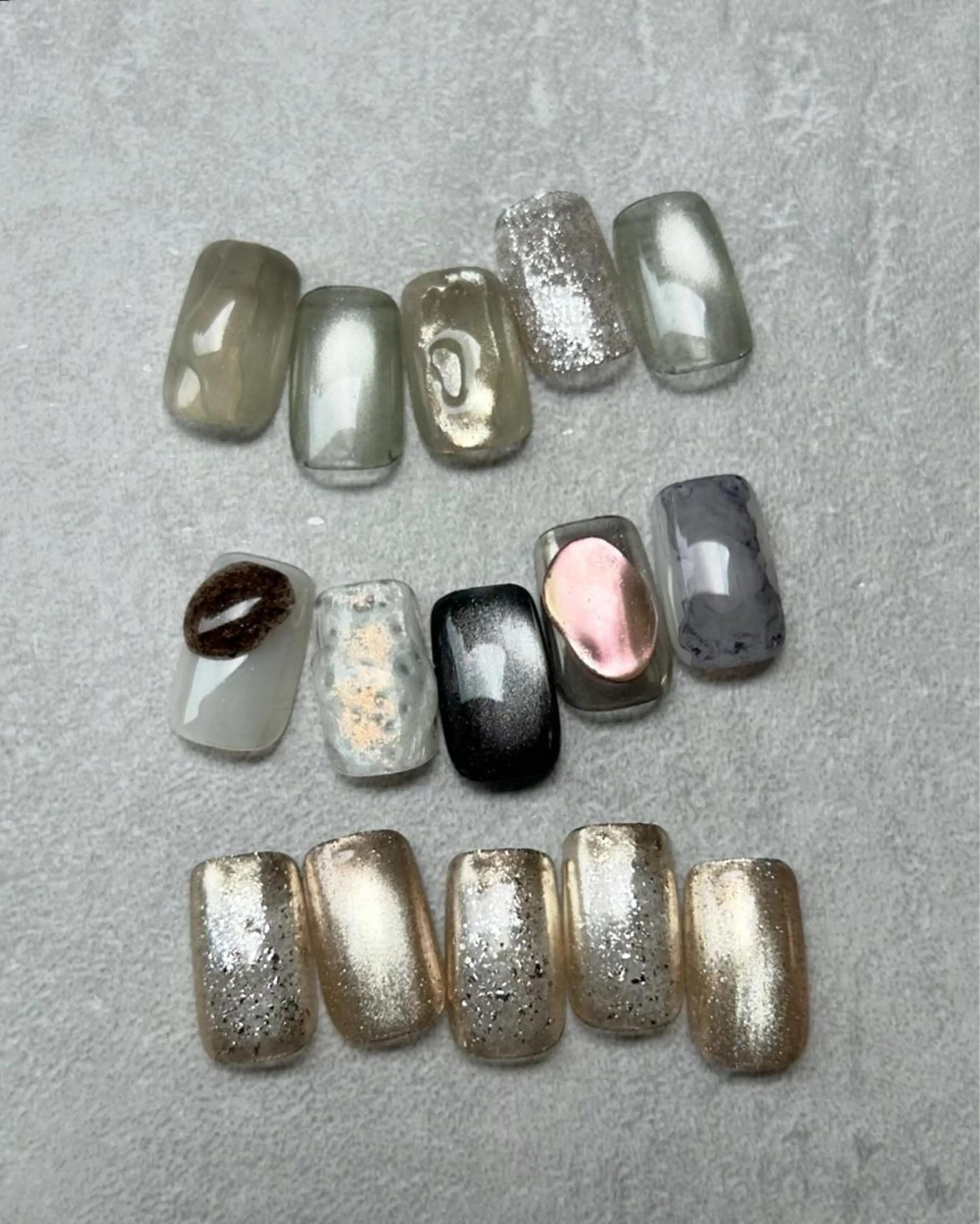 ネイル オーロラネイル カジュアル ゴールド キラキラネイル マグネットネイル ハンドネイル ハンドケア lylynail YUUKAのネイルデザイン