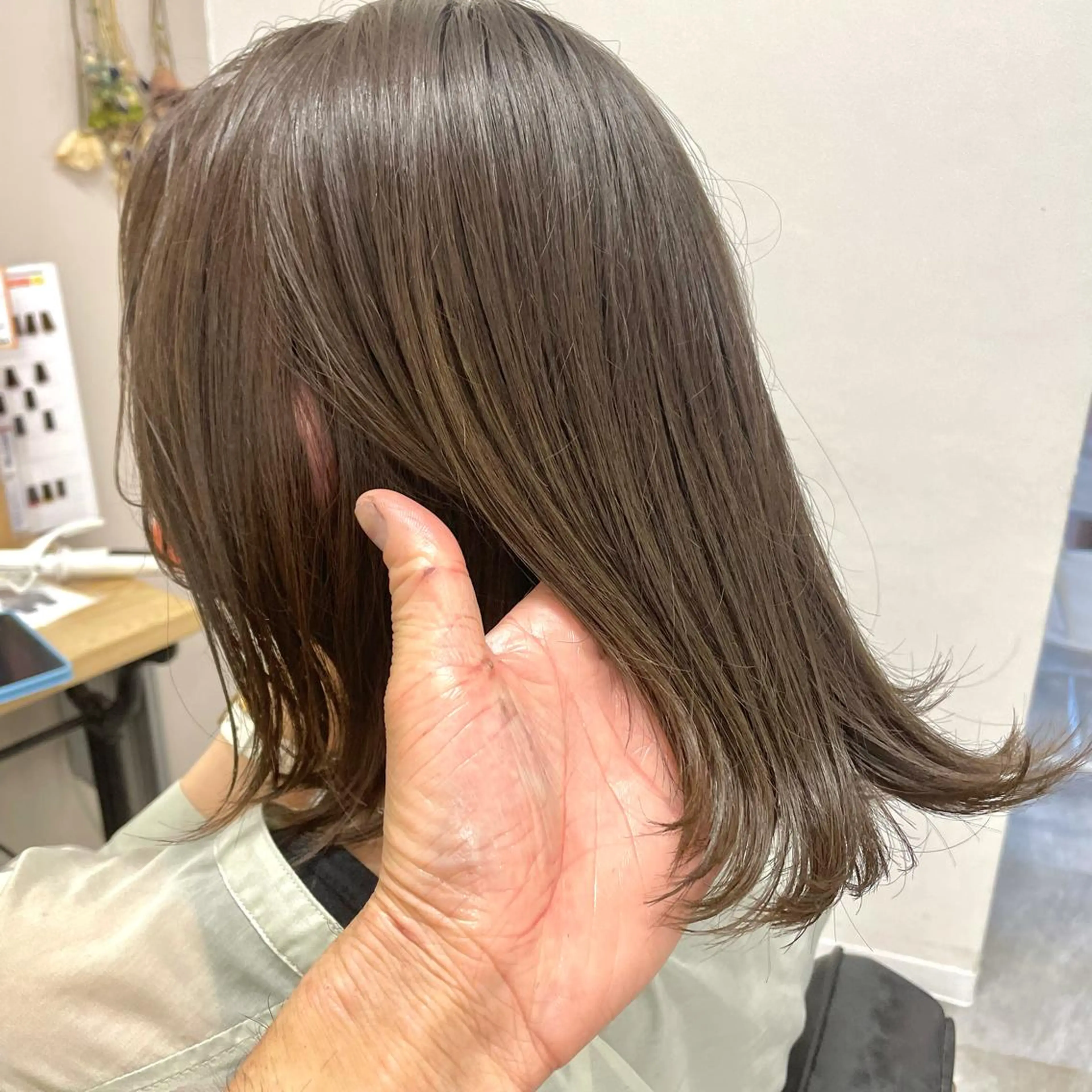 ショート カラー 肌に馴染む暗髪 梅田・増田のヘアスタイル