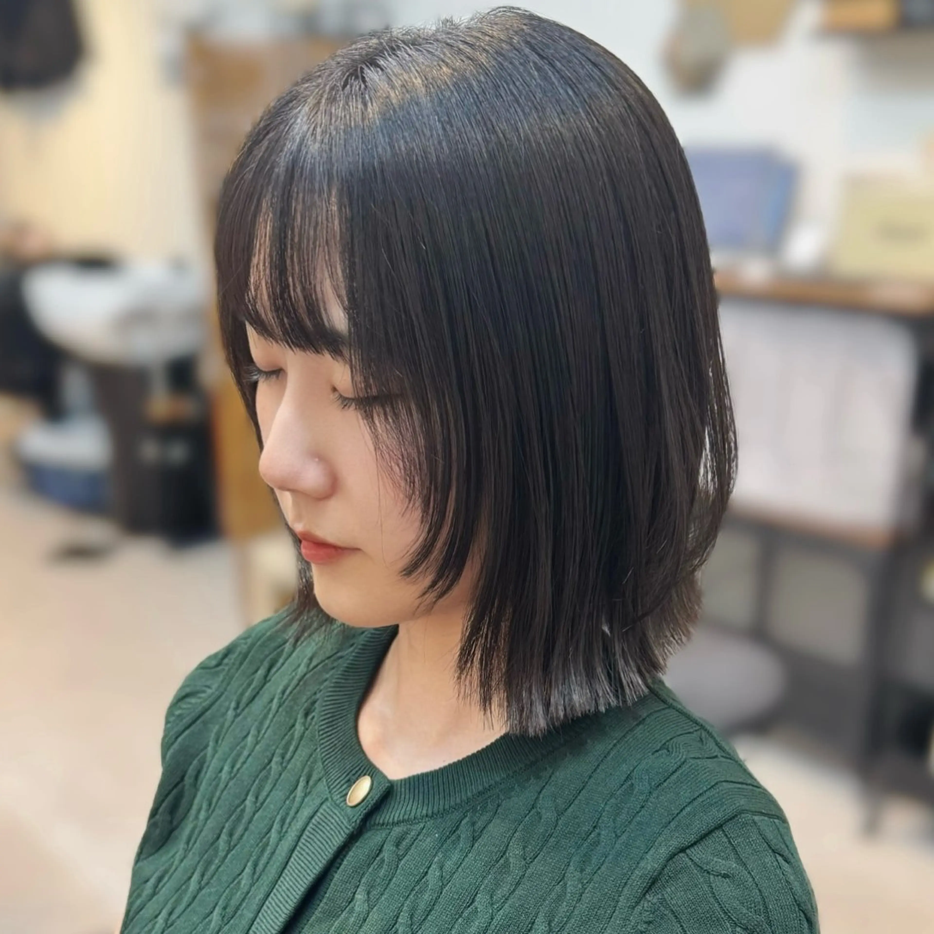 ミディアム ボブ 顔まわりレイヤー 顔周りカット レイヤーカット 外ハネヘア カット ヘアカラー トリートメント たぴ。ぱつっとボブ/ つや髪🍒髪質改善のヘアスタイル