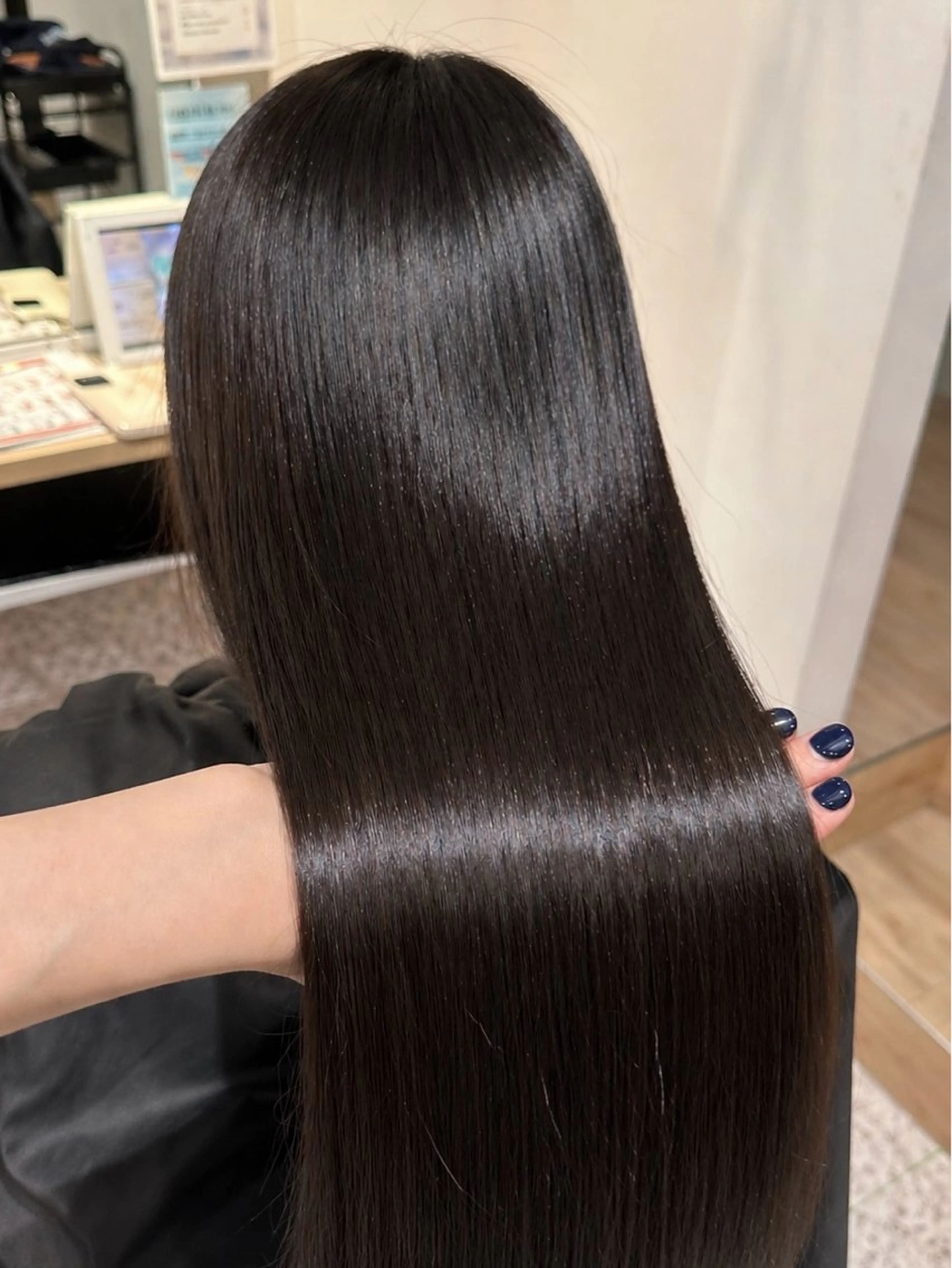 ロング 顔周りカット ハイライト 髪質改善 韓国風ヘア 縮毛矯正 縮毛矯正 透明感/艶カラー 🫧 ユイナのヘアスタイル