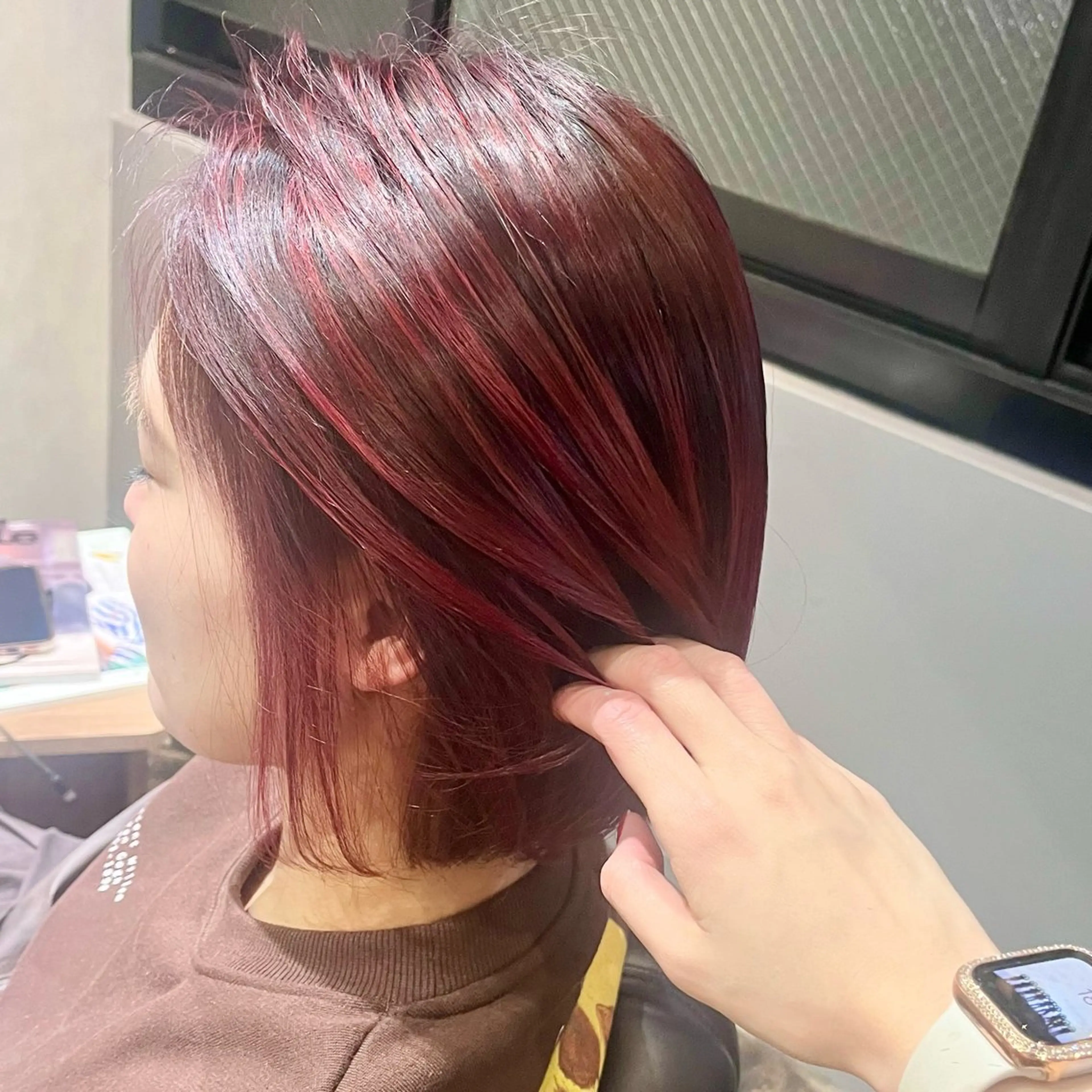 ショート カラー バレイヤージュ レッドカラー レイヤーカット カット ヘアカラー トリートメント 伊藤 玲衣のヘアスタイル