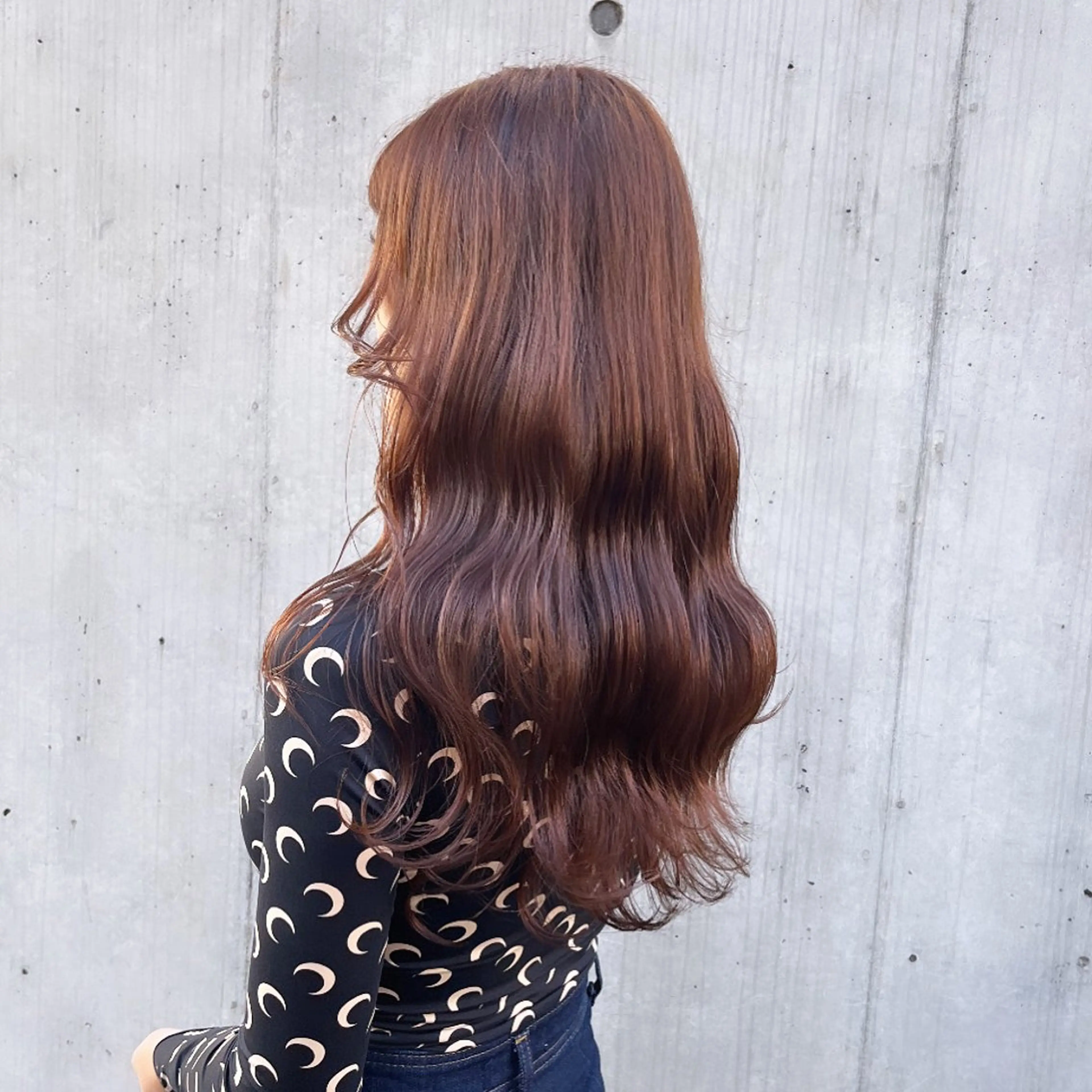 セミロング カラー ベージュカラー ブラウンカラー オレンジ オレンジベージュ オレンジブラウン ヘアカラー トリートメント ヘッドスパ ヘアセット カジュアルを女っぽく 𝗮𝘆𝗮𝗰𝗼のヘアスタイル