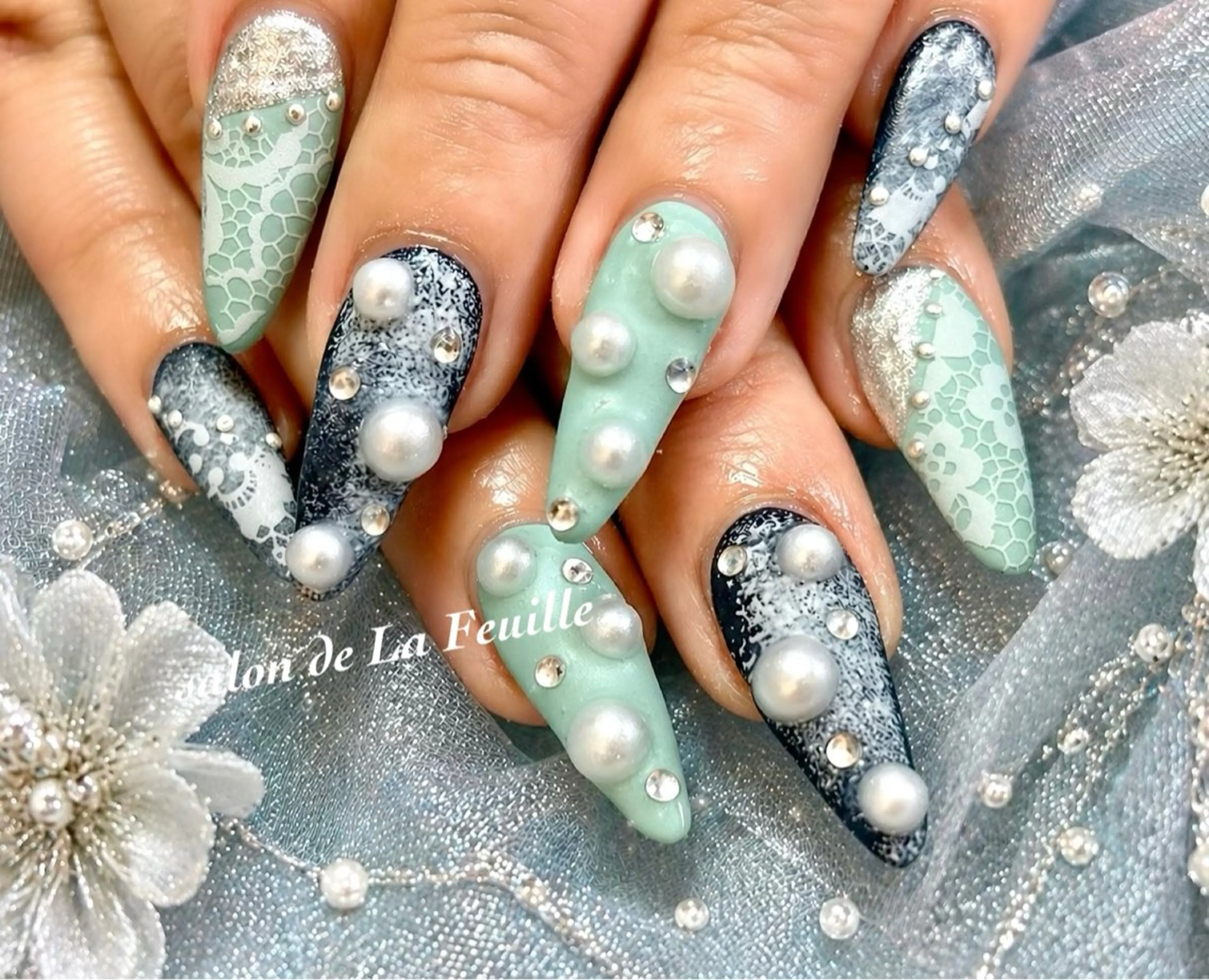 ロング サロンドラフィーユ LAFEUILLEのネイルデザイン