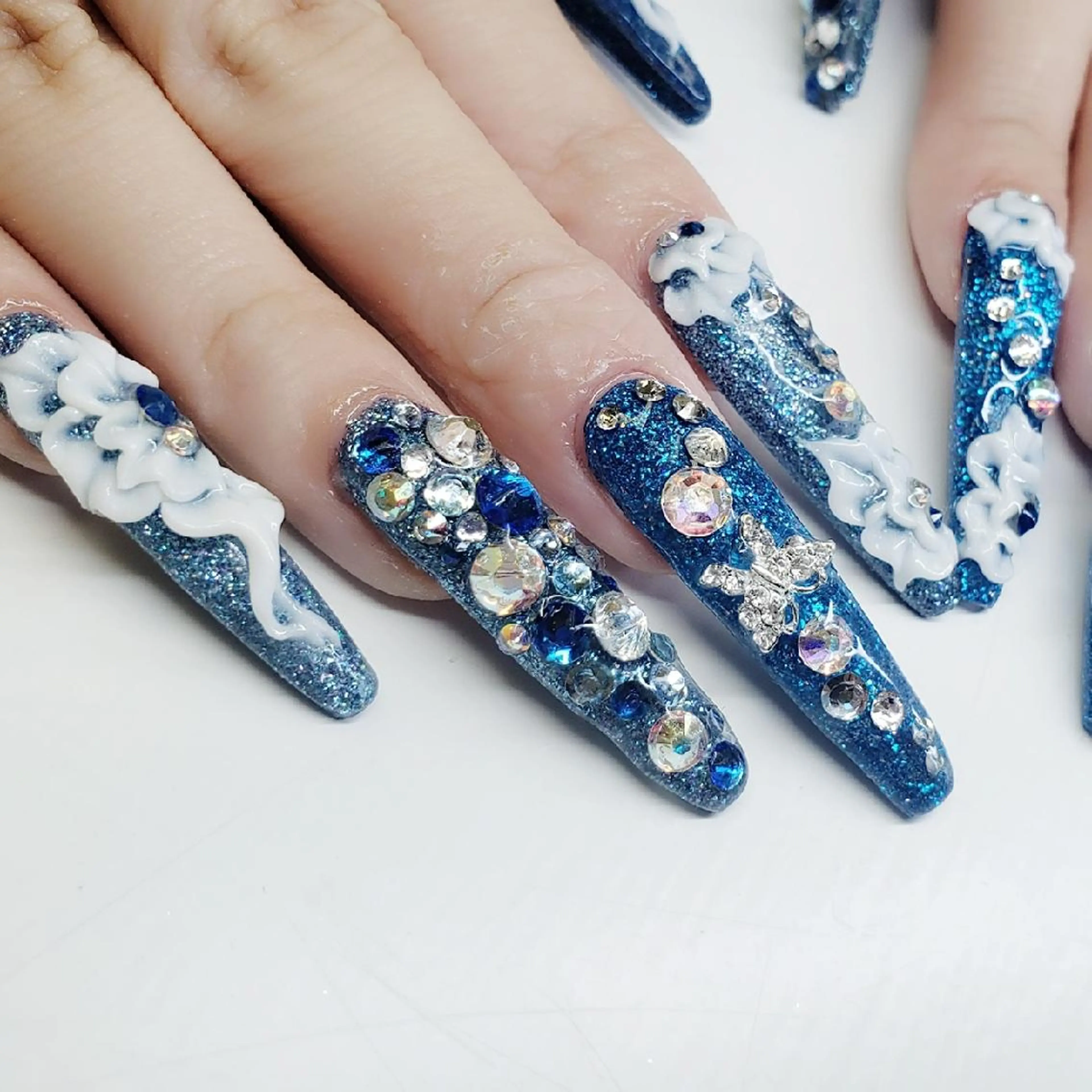 ロング ネイル 成人式 スカルプネイル クロキ 。のネイルデザイン