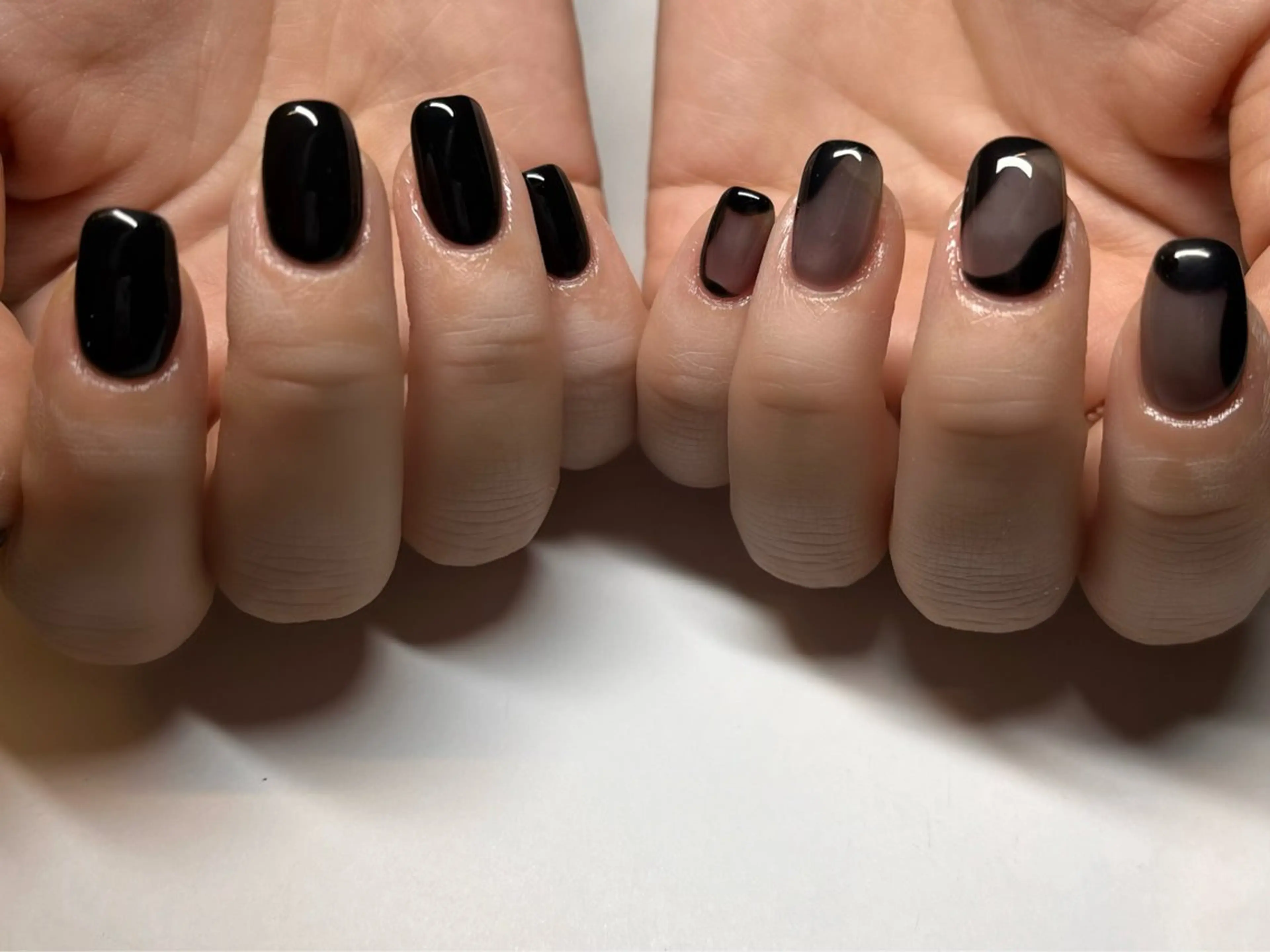 ミディアム ハンドネイル watabe .のネイルデザイン