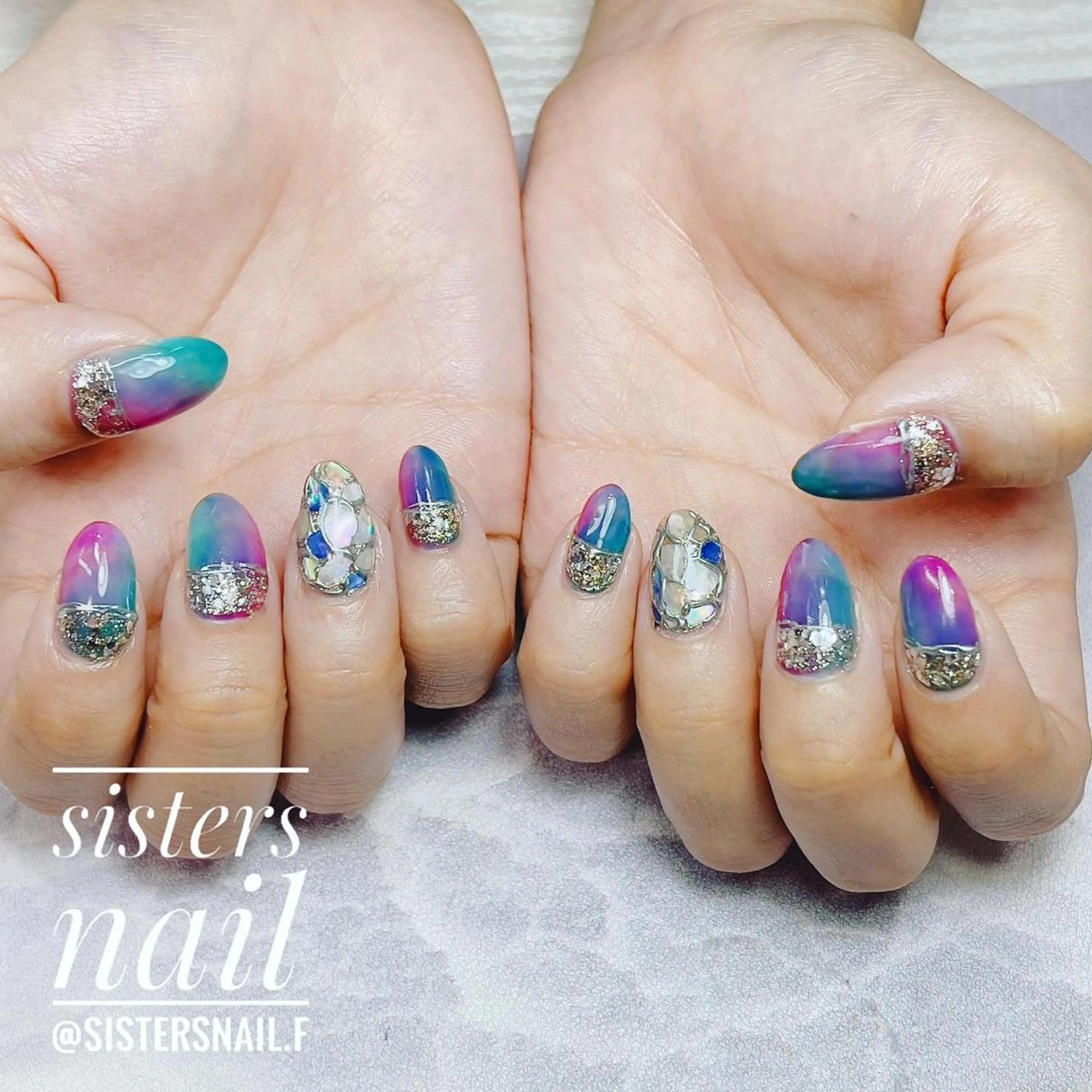 ネイル アートネイル ブルー フレンチネイル グラデーション キラキラネイル sisters nail.fのネイルデザイン